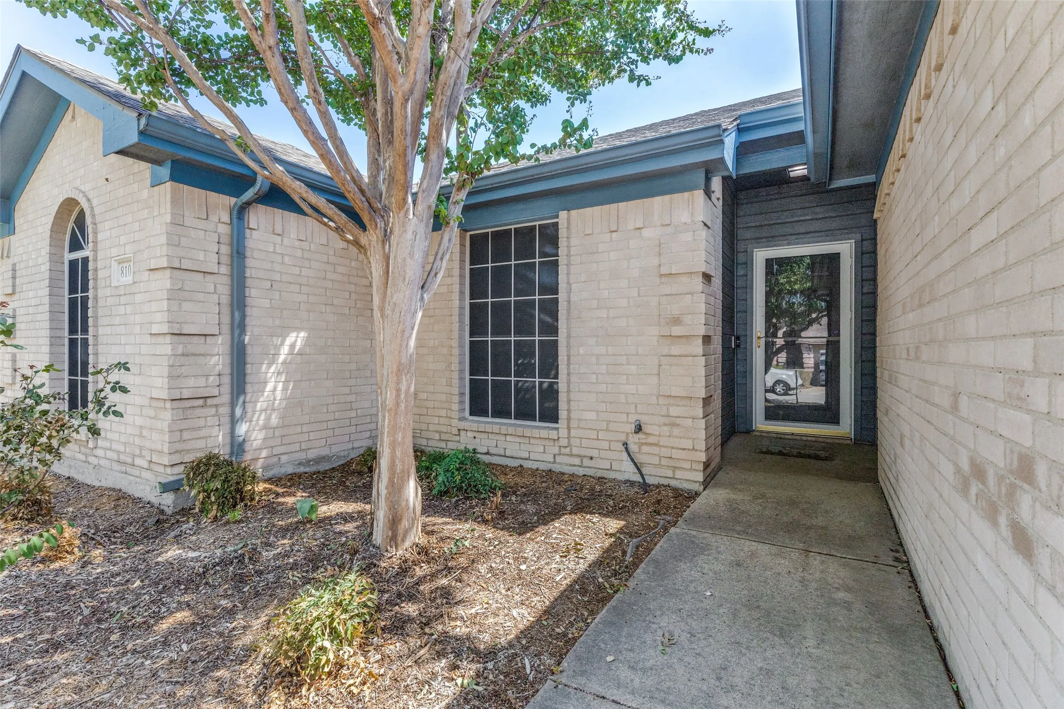 Single Family Residence For Sale in Tarrant County , 8104 Berkshire Drive, Fort Worth, Texas 76137, 4 Bedroom, 2 Bathroom, 2 Garage spaces, 1,959 Sqft, built in 1998, mls#21366518, Real Estate Agent in Fort Worth, Homes For Sale in Tarrant county, Homes For Sale in Fort Worth, Realtor in Fort Worth Texas, Real Estate Brokerage Independent Realty Texas, Luminita Cordes Realtor
