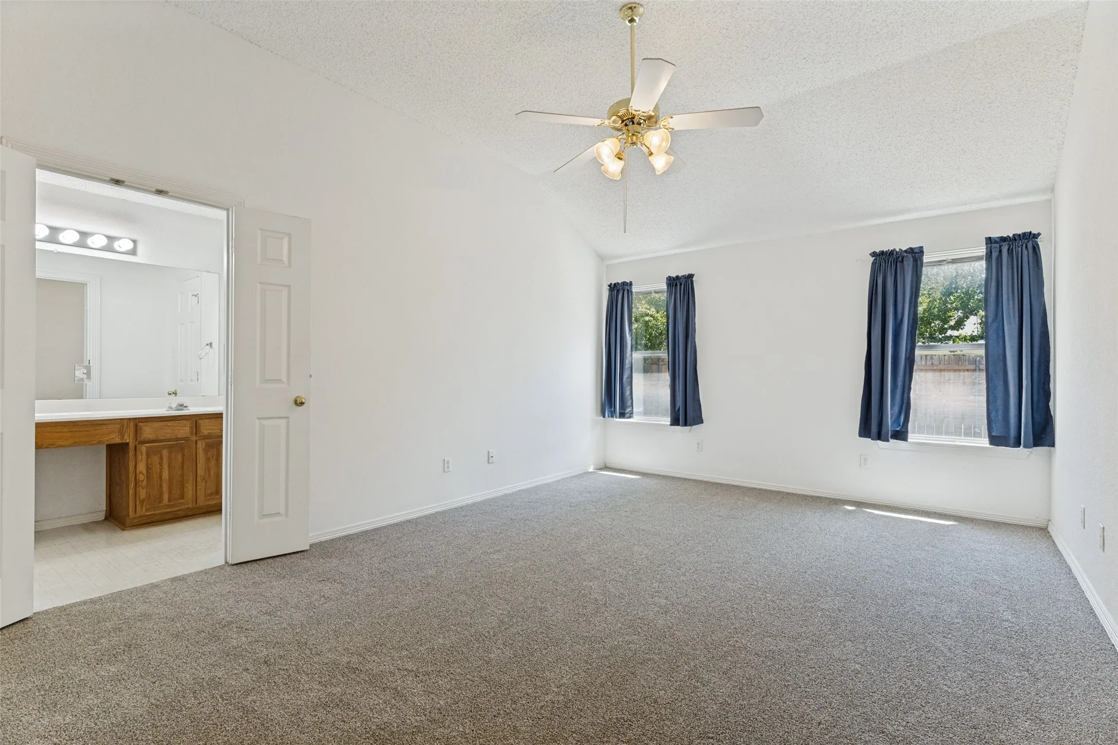 Single Family Residence For Sale in Tarrant County , 8104 Berkshire Drive, Fort Worth, Texas 76137, 4 Bedroom, 2 Bathroom, 2 Garage spaces, 1,959 Sqft, built in 1998, mls#21366518, Real Estate Agent in Fort Worth, Homes For Sale in Tarrant county, Homes For Sale in Fort Worth, Realtor in Fort Worth Texas, Real Estate Brokerage Independent Realty Texas, Luminita Cordes Realtor
