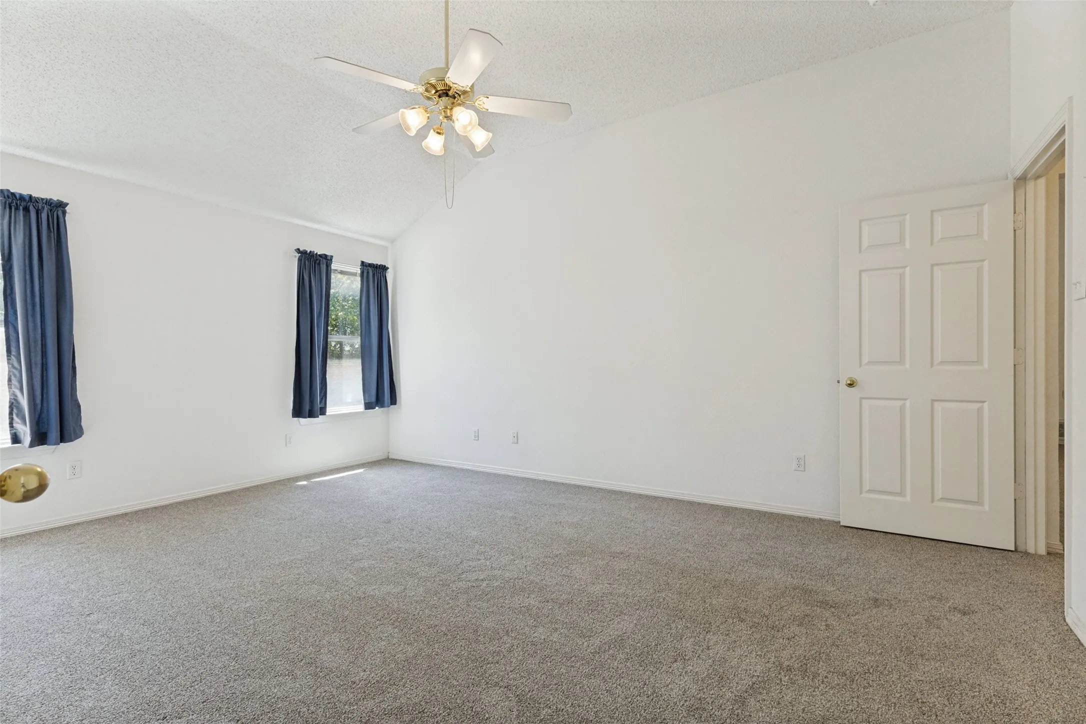 Single Family Residence For Sale in Tarrant County , 8104 Berkshire Drive, Fort Worth, Texas 76137, 4 Bedroom, 2 Bathroom, 2 Garage spaces, 1,959 Sqft, built in 1998, mls#21366518, Real Estate Agent in Fort Worth, Homes For Sale in Tarrant county, Homes For Sale in Fort Worth, Realtor in Fort Worth Texas, Real Estate Brokerage Independent Realty Texas, Luminita Cordes Realtor
