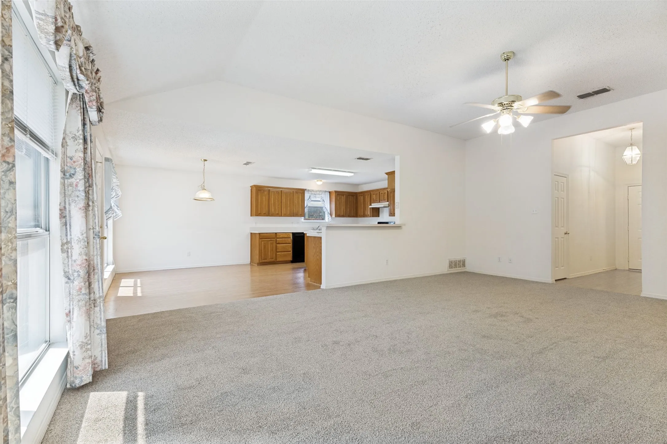 Single Family Residence For Sale in Tarrant County , 8104 Berkshire Drive, Fort Worth, Texas 76137, 4 Bedroom, 2 Bathroom, 2 Garage spaces, 1,959 Sqft, built in 1998, mls#21366518, Real Estate Agent in Fort Worth, Homes For Sale in Tarrant county, Homes For Sale in Fort Worth, Realtor in Fort Worth Texas, Real Estate Brokerage Independent Realty Texas, Luminita Cordes Realtor