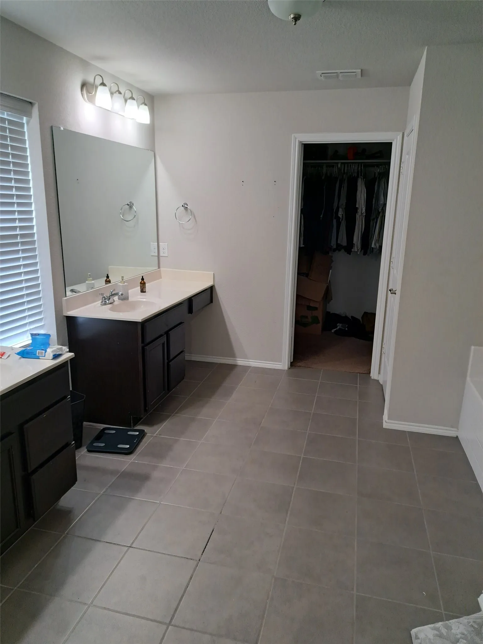 Single Family Residence For Sale in Tarrant County , 6273 Outrigger Road, Fort Worth, Texas 76179, 4 Bedroom, 4 Bathroom, 2 Garage spaces, 2,950 Sqft, built in 2019, Price $340,000, mls#21339145, Real Estate Agent in Fort Worth, Homes For Sale in Tarrant county, Homes For Sale in Fort Worth, Realtor in Fort Worth Texas, Real Estate Brokerage Independent Realty Texas, Luminita Cordes Realtor