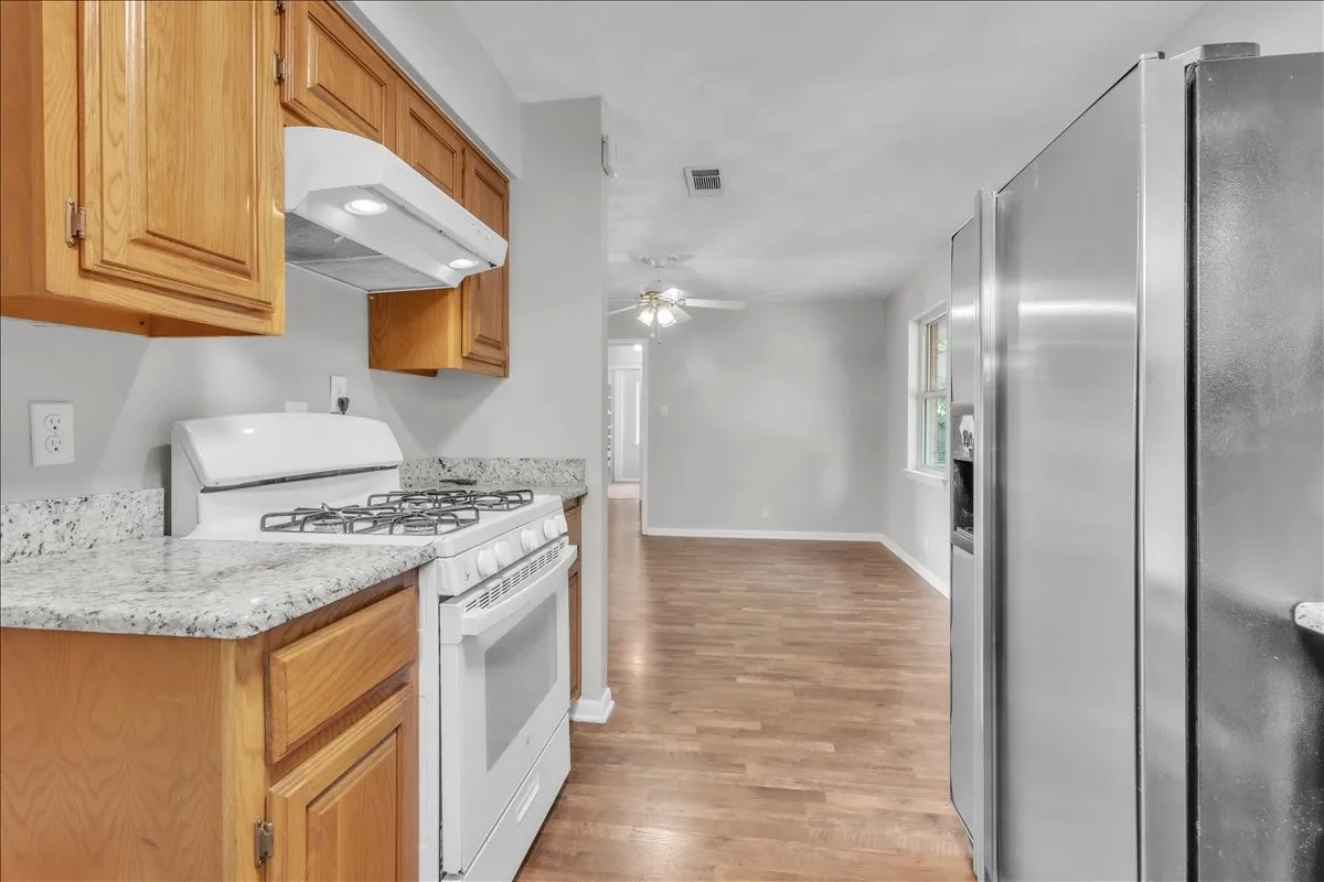 Single Family Residence For Sale in Denton County , 349 Rivercrest Drive, Lewisville, Texas 75067, 3 Bedroom, 2 Bathroom, Garage spaces, 1,638 Sqft, built in 1962, mls#21366523, Real Estate Agent in Lewisville, Homes For Sale in Denton county, Homes For Sale in Lewisville, Realtor in Lewisville Texas, Real Estate Brokerage Independent Realty Texas, Luminita Cordes Realtor