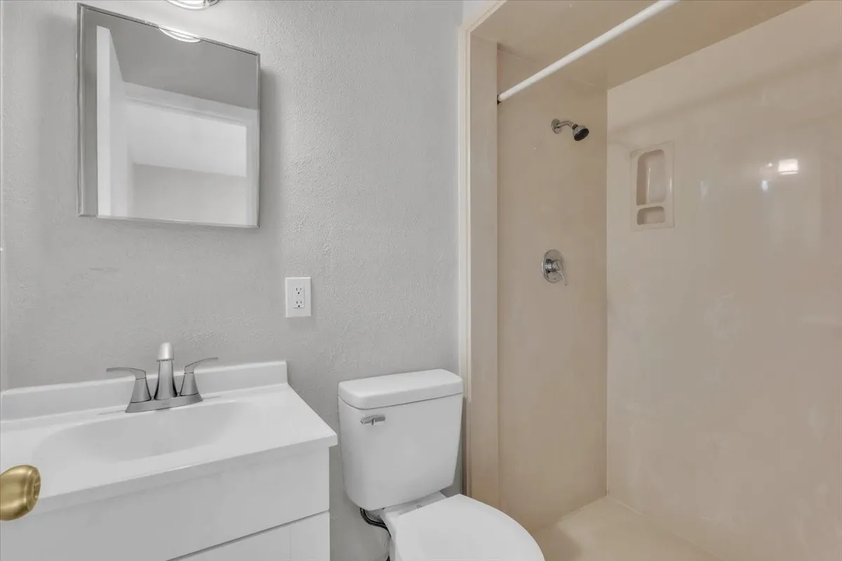 Single Family Residence For Sale in Denton County , 349 Rivercrest Drive, Lewisville, Texas 75067, 3 Bedroom, 2 Bathroom, Garage spaces, 1,638 Sqft, built in 1962, mls#21366523, Real Estate Agent in Lewisville, Homes For Sale in Denton county, Homes For Sale in Lewisville, Realtor in Lewisville Texas, Real Estate Brokerage Independent Realty Texas, Luminita Cordes Realtor