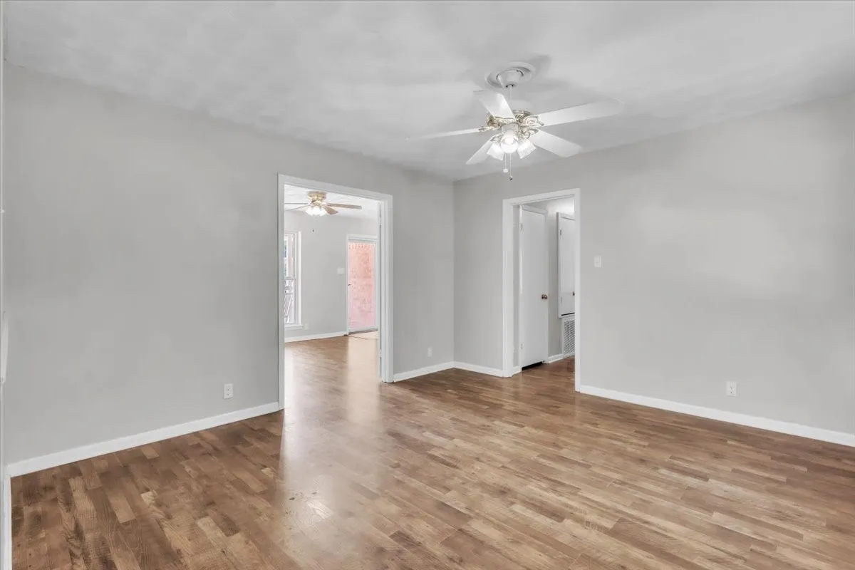 Single Family Residence For Sale in Denton County , 349 Rivercrest Drive, Lewisville, Texas 75067, 3 Bedroom, 2 Bathroom, Garage spaces, 1,638 Sqft, built in 1962, mls#21366523, Real Estate Agent in Lewisville, Homes For Sale in Denton county, Homes For Sale in Lewisville, Realtor in Lewisville Texas, Real Estate Brokerage Independent Realty Texas, Luminita Cordes Realtor