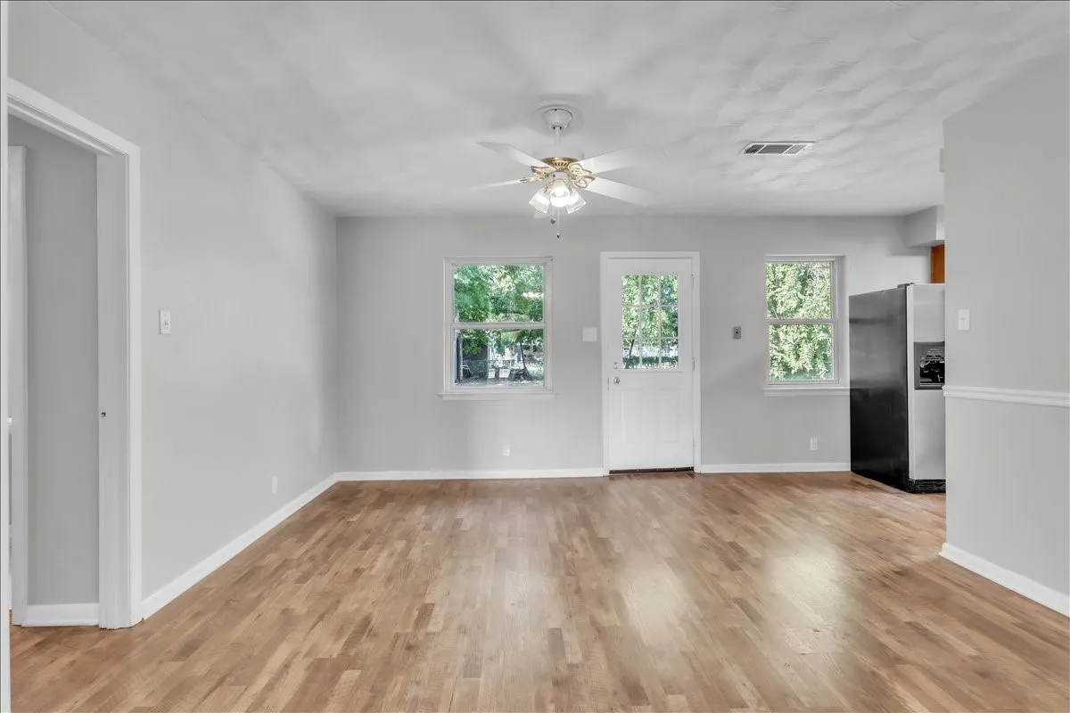 Single Family Residence For Sale in Denton County , 349 Rivercrest Drive, Lewisville, Texas 75067, 3 Bedroom, 2 Bathroom, Garage spaces, 1,638 Sqft, built in 1962, mls#21366523, Real Estate Agent in Lewisville, Homes For Sale in Denton county, Homes For Sale in Lewisville, Realtor in Lewisville Texas, Real Estate Brokerage Independent Realty Texas, Luminita Cordes Realtor