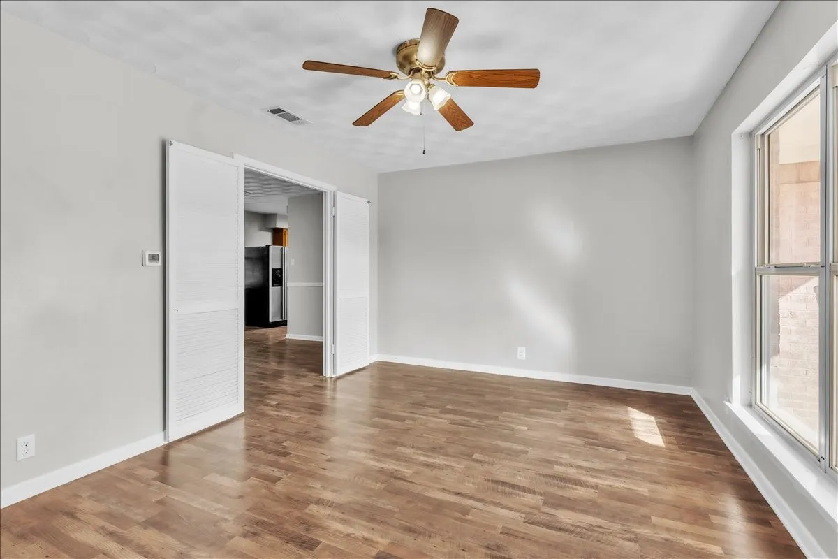 Single Family Residence For Sale in Denton County , 349 Rivercrest Drive, Lewisville, Texas 75067, 3 Bedroom, 2 Bathroom, Garage spaces, 1,638 Sqft, built in 1962, mls#21366523, Real Estate Agent in Lewisville, Homes For Sale in Denton county, Homes For Sale in Lewisville, Realtor in Lewisville Texas, Real Estate Brokerage Independent Realty Texas, Luminita Cordes Realtor