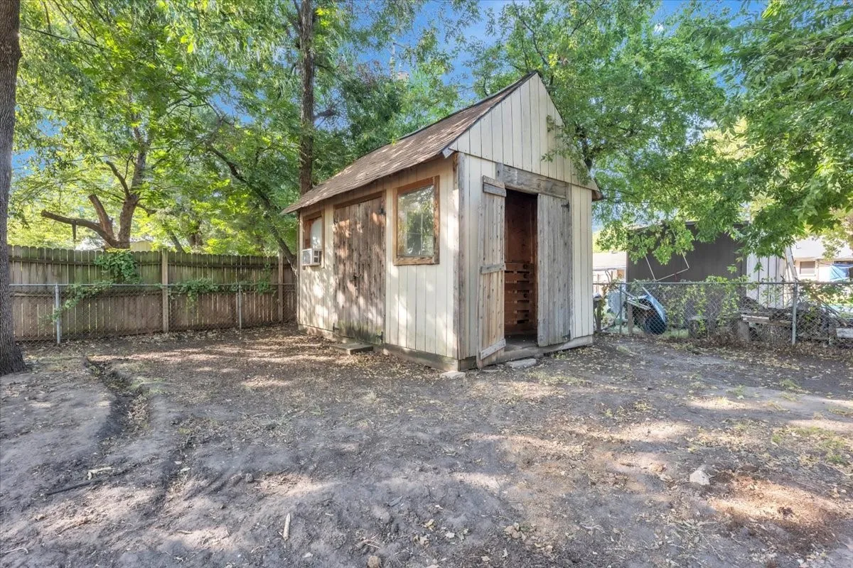 Single Family Residence For Sale in Denton County , 349 Rivercrest Drive, Lewisville, Texas 75067, 3 Bedroom, 2 Bathroom, Garage spaces, 1,638 Sqft, built in 1962, mls#21366523, Real Estate Agent in Lewisville, Homes For Sale in Denton county, Homes For Sale in Lewisville, Realtor in Lewisville Texas, Real Estate Brokerage Independent Realty Texas, Luminita Cordes Realtor