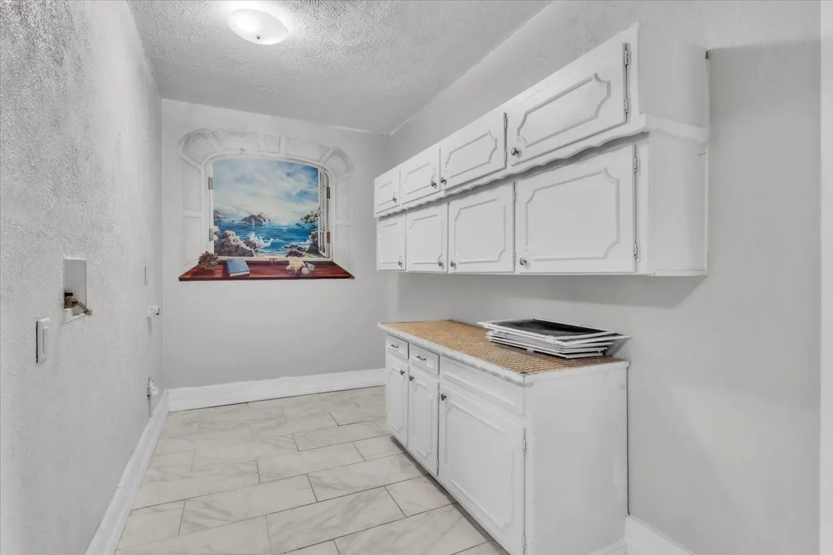 Single Family Residence For Sale in Denton County , 349 Rivercrest Drive, Lewisville, Texas 75067, 3 Bedroom, 2 Bathroom, Garage spaces, 1,638 Sqft, built in 1962, mls#21366523, Real Estate Agent in Lewisville, Homes For Sale in Denton county, Homes For Sale in Lewisville, Realtor in Lewisville Texas, Real Estate Brokerage Independent Realty Texas, Luminita Cordes Realtor