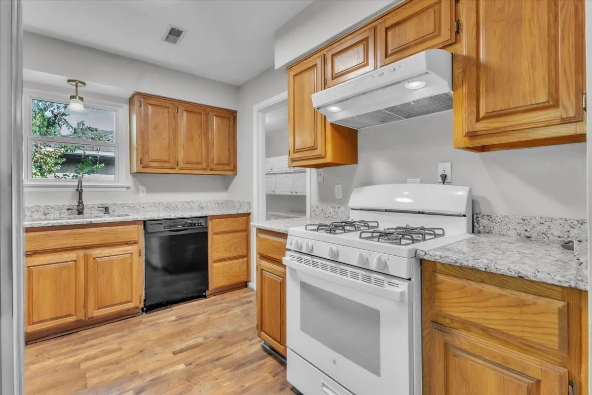 Single Family Residence For Sale in Denton County , 349 Rivercrest Drive, Lewisville, Texas 75067, 3 Bedroom, 2 Bathroom, Garage spaces, 1,638 Sqft, built in 1962, mls#21366523, Real Estate Agent in Lewisville, Homes For Sale in Denton county, Homes For Sale in Lewisville, Realtor in Lewisville Texas, Real Estate Brokerage Independent Realty Texas, Luminita Cordes Realtor