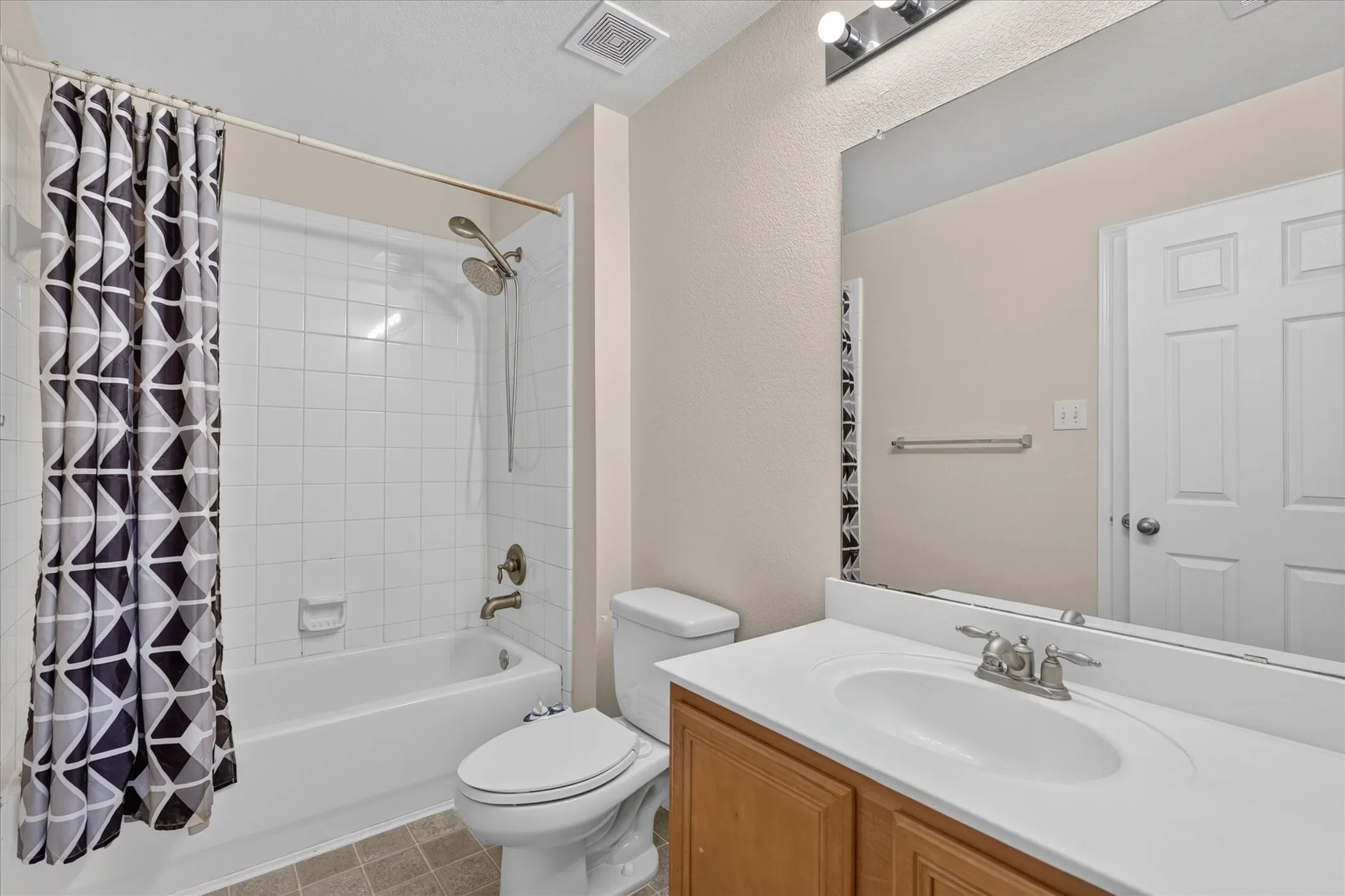 Townhouse For Sale in Collin County , 4020 Kyndra Circle, Richardson, Texas 75082, 2 Bedroom, 2 Bathroom, 2 Garage spaces, 1,234 Sqft, built in 2004, mls#21365357, Real Estate Agent in Richardson, Homes For Sale in Collin county, Homes For Sale in Richardson, Realtor in Richardson Texas, Real Estate Brokerage Independent Realty Texas, Luminita Cordes Realtor