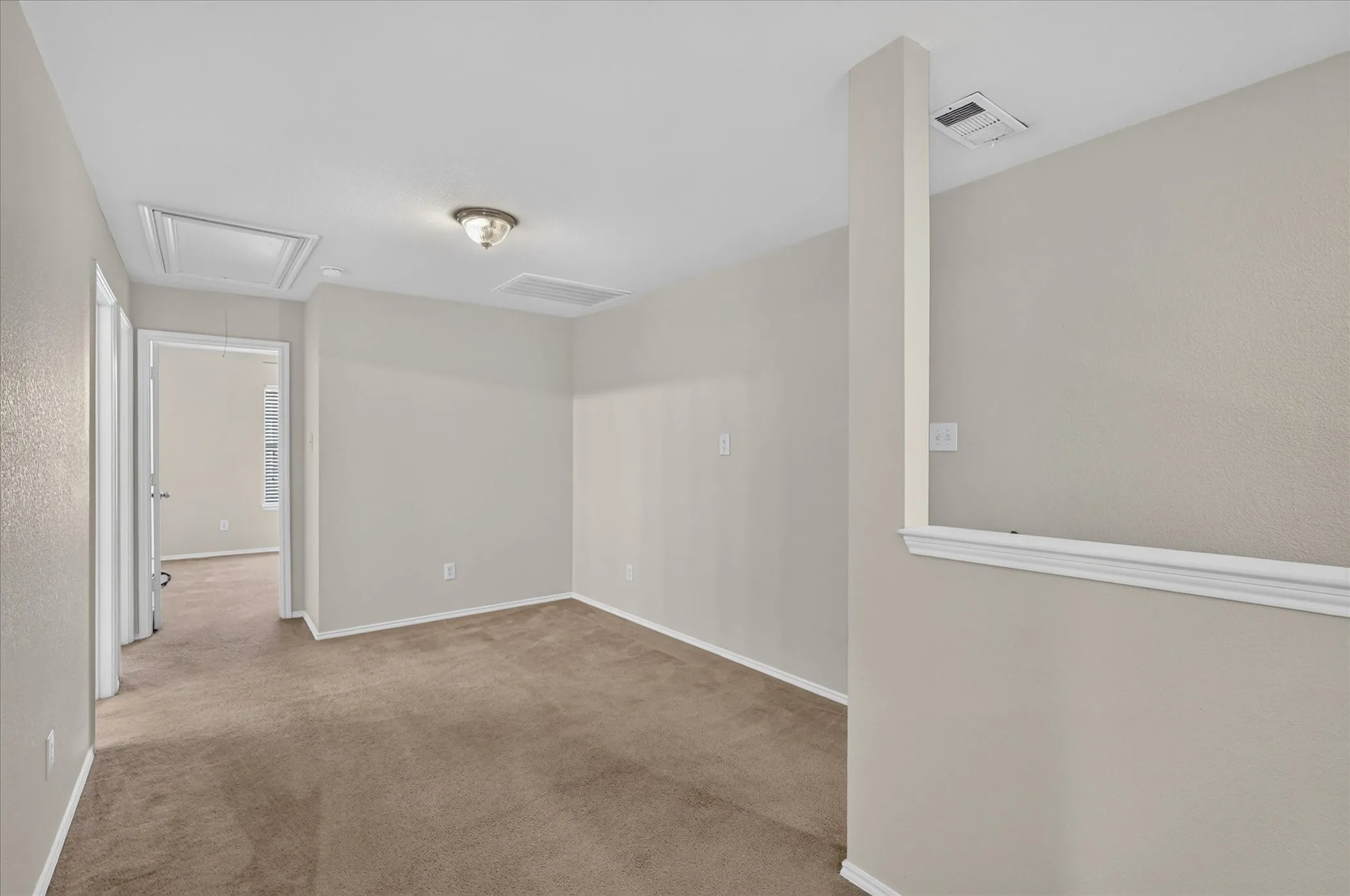 Townhouse For Sale in Collin County , 4020 Kyndra Circle, Richardson, Texas 75082, 2 Bedroom, 2 Bathroom, 2 Garage spaces, 1,234 Sqft, built in 2004, mls#21365357, Real Estate Agent in Richardson, Homes For Sale in Collin county, Homes For Sale in Richardson, Realtor in Richardson Texas, Real Estate Brokerage Independent Realty Texas, Luminita Cordes Realtor