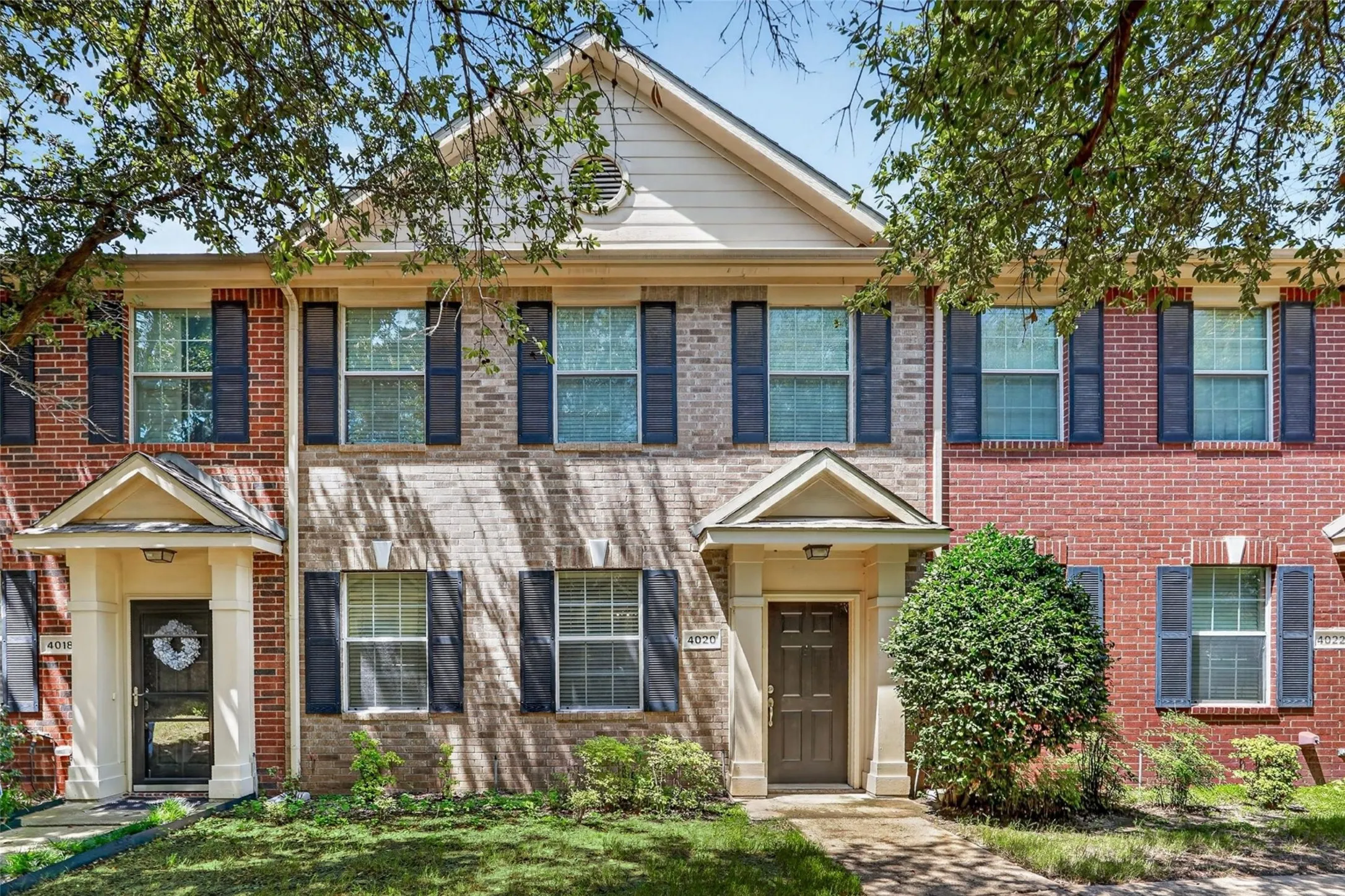 Townhouse For Sale in Collin County , 4020 Kyndra Circle, Richardson, Texas 75082, 2 Bedroom, 2 Bathroom, 2 Garage spaces, 1,234 Sqft, built in 2004, mls#21365357, Real Estate Agent in Richardson, Homes For Sale in Collin county, Homes For Sale in Richardson, Realtor in Richardson Texas, Real Estate Brokerage Independent Realty Texas, Luminita Cordes Realtor