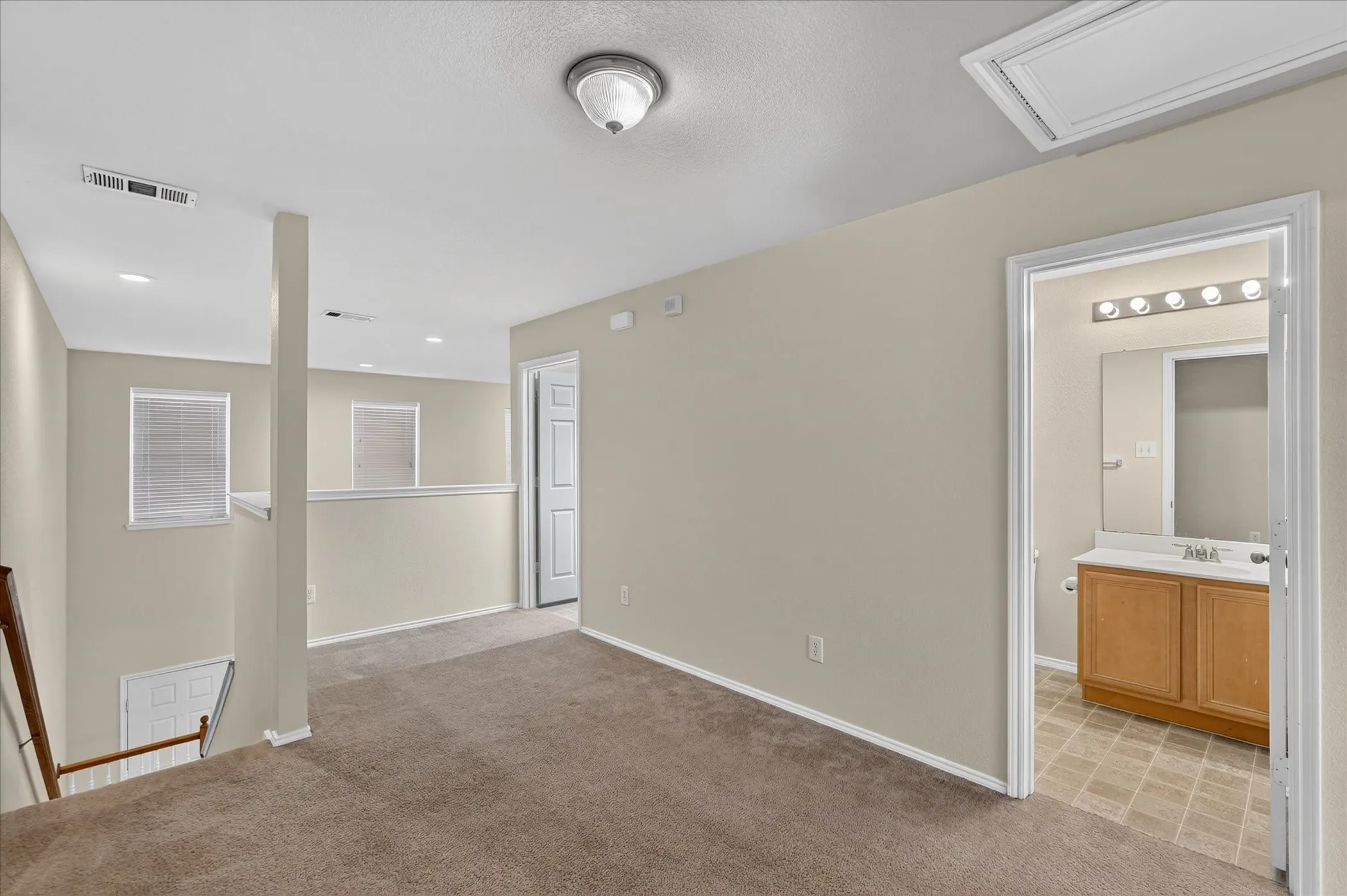 Townhouse For Sale in Collin County , 4020 Kyndra Circle, Richardson, Texas 75082, 2 Bedroom, 2 Bathroom, 2 Garage spaces, 1,234 Sqft, built in 2004, mls#21365357, Real Estate Agent in Richardson, Homes For Sale in Collin county, Homes For Sale in Richardson, Realtor in Richardson Texas, Real Estate Brokerage Independent Realty Texas, Luminita Cordes Realtor