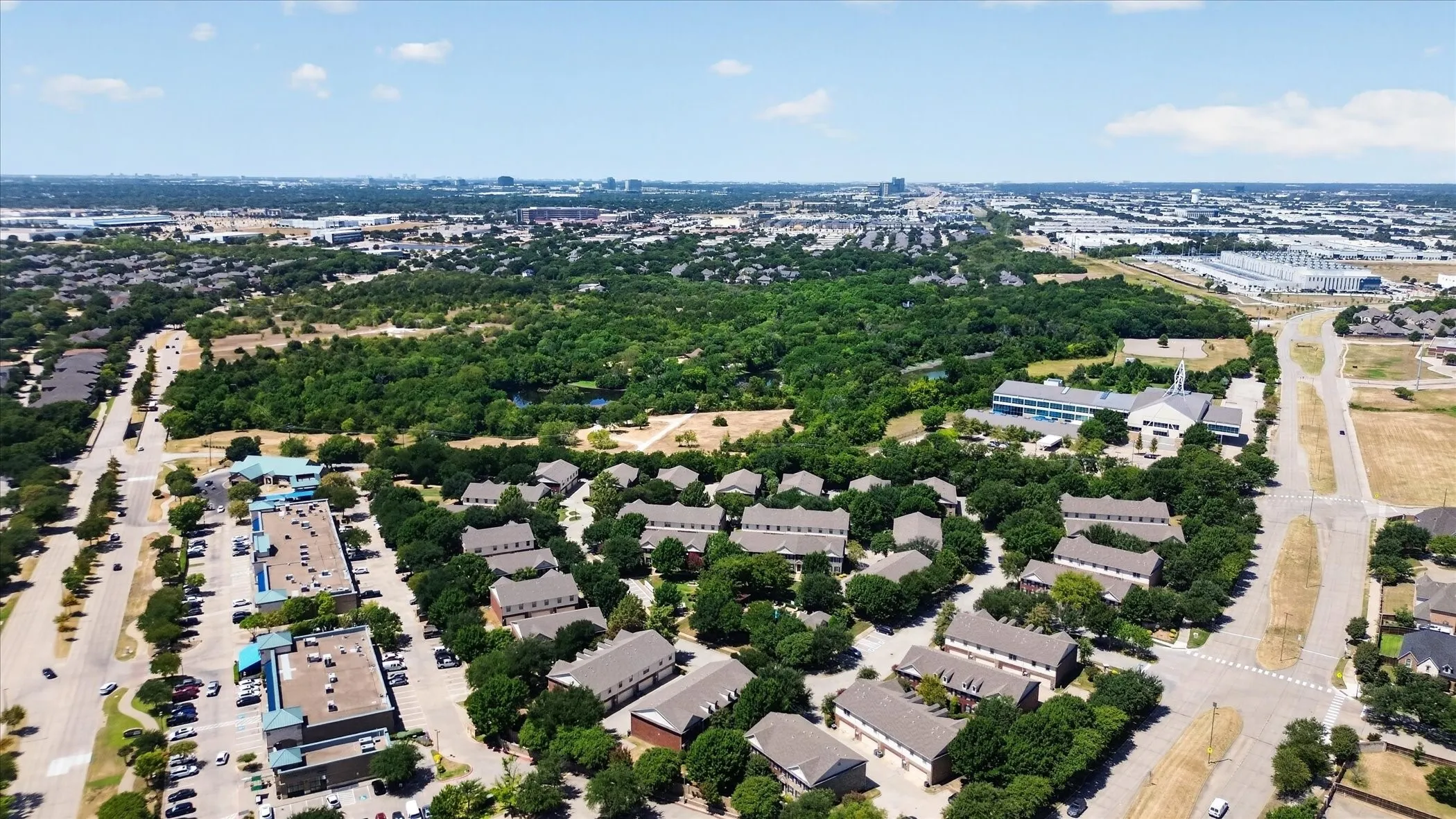 Townhouse For Sale in Collin County , 4020 Kyndra Circle, Richardson, Texas 75082, 2 Bedroom, 2 Bathroom, 2 Garage spaces, 1,234 Sqft, built in 2004, mls#21365357, Real Estate Agent in Richardson, Homes For Sale in Collin county, Homes For Sale in Richardson, Realtor in Richardson Texas, Real Estate Brokerage Independent Realty Texas, Luminita Cordes Realtor