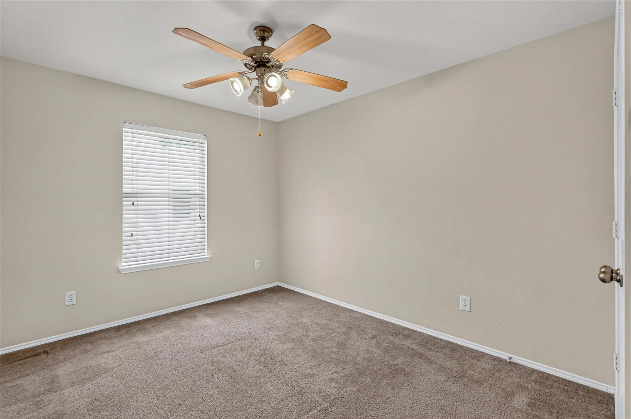 Townhouse For Sale in Collin County , 4020 Kyndra Circle, Richardson, Texas 75082, 2 Bedroom, 2 Bathroom, 2 Garage spaces, 1,234 Sqft, built in 2004, mls#21365357, Real Estate Agent in Richardson, Homes For Sale in Collin county, Homes For Sale in Richardson, Realtor in Richardson Texas, Real Estate Brokerage Independent Realty Texas, Luminita Cordes Realtor