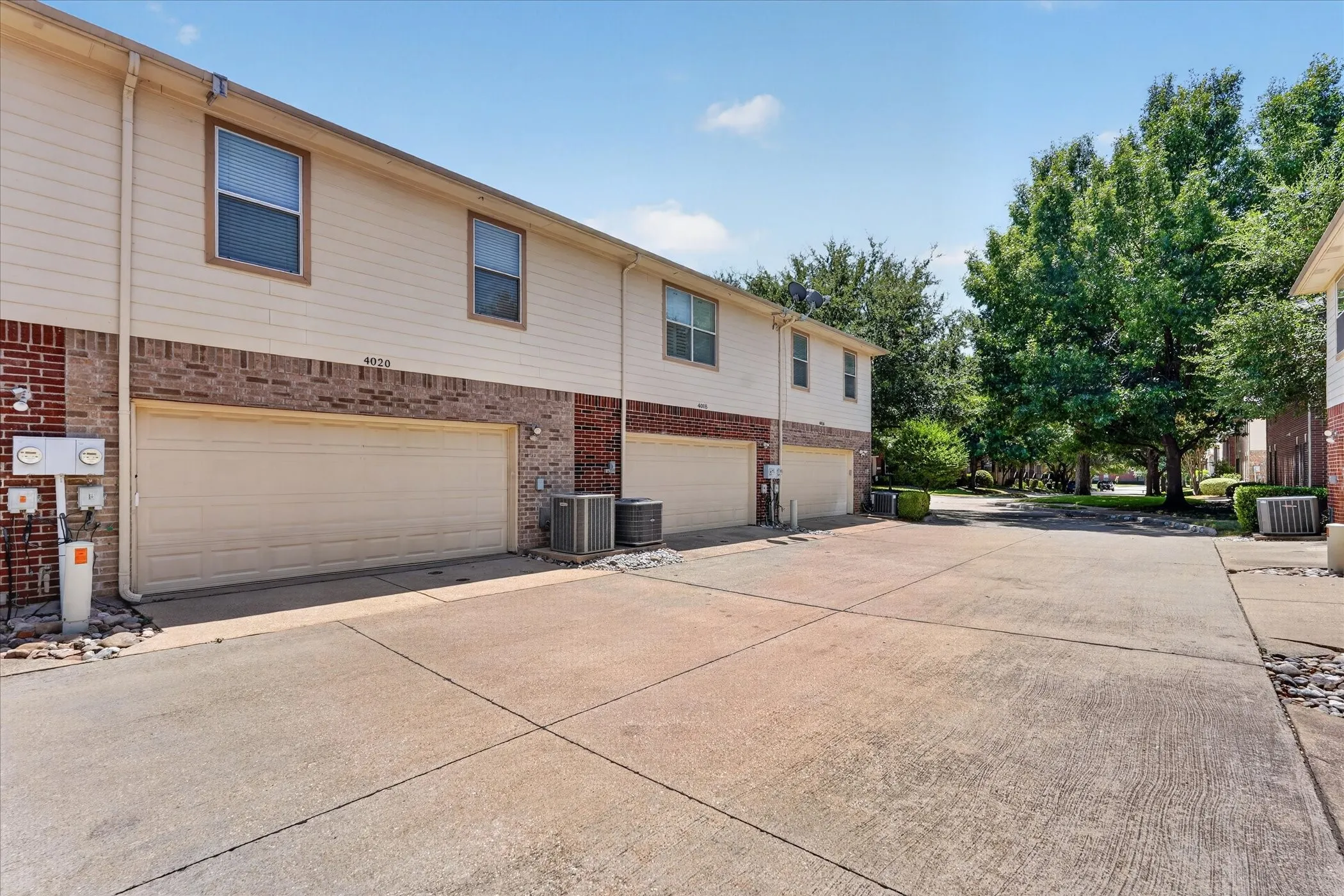 Townhouse For Sale in Collin County , 4020 Kyndra Circle, Richardson, Texas 75082, 2 Bedroom, 2 Bathroom, 2 Garage spaces, 1,234 Sqft, built in 2004, mls#21365357, Real Estate Agent in Richardson, Homes For Sale in Collin county, Homes For Sale in Richardson, Realtor in Richardson Texas, Real Estate Brokerage Independent Realty Texas, Luminita Cordes Realtor