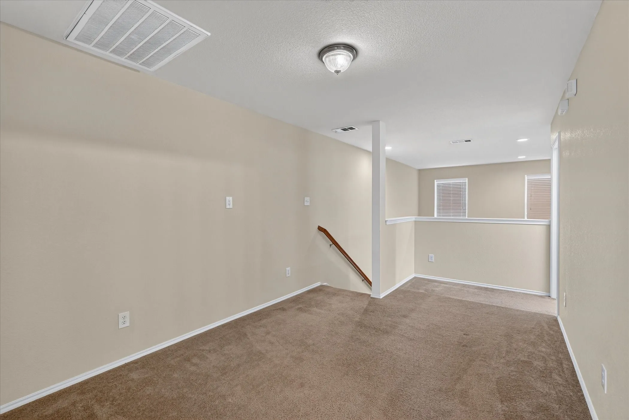 Townhouse For Sale in Collin County , 4020 Kyndra Circle, Richardson, Texas 75082, 2 Bedroom, 2 Bathroom, 2 Garage spaces, 1,234 Sqft, built in 2004, mls#21365357, Real Estate Agent in Richardson, Homes For Sale in Collin county, Homes For Sale in Richardson, Realtor in Richardson Texas, Real Estate Brokerage Independent Realty Texas, Luminita Cordes Realtor