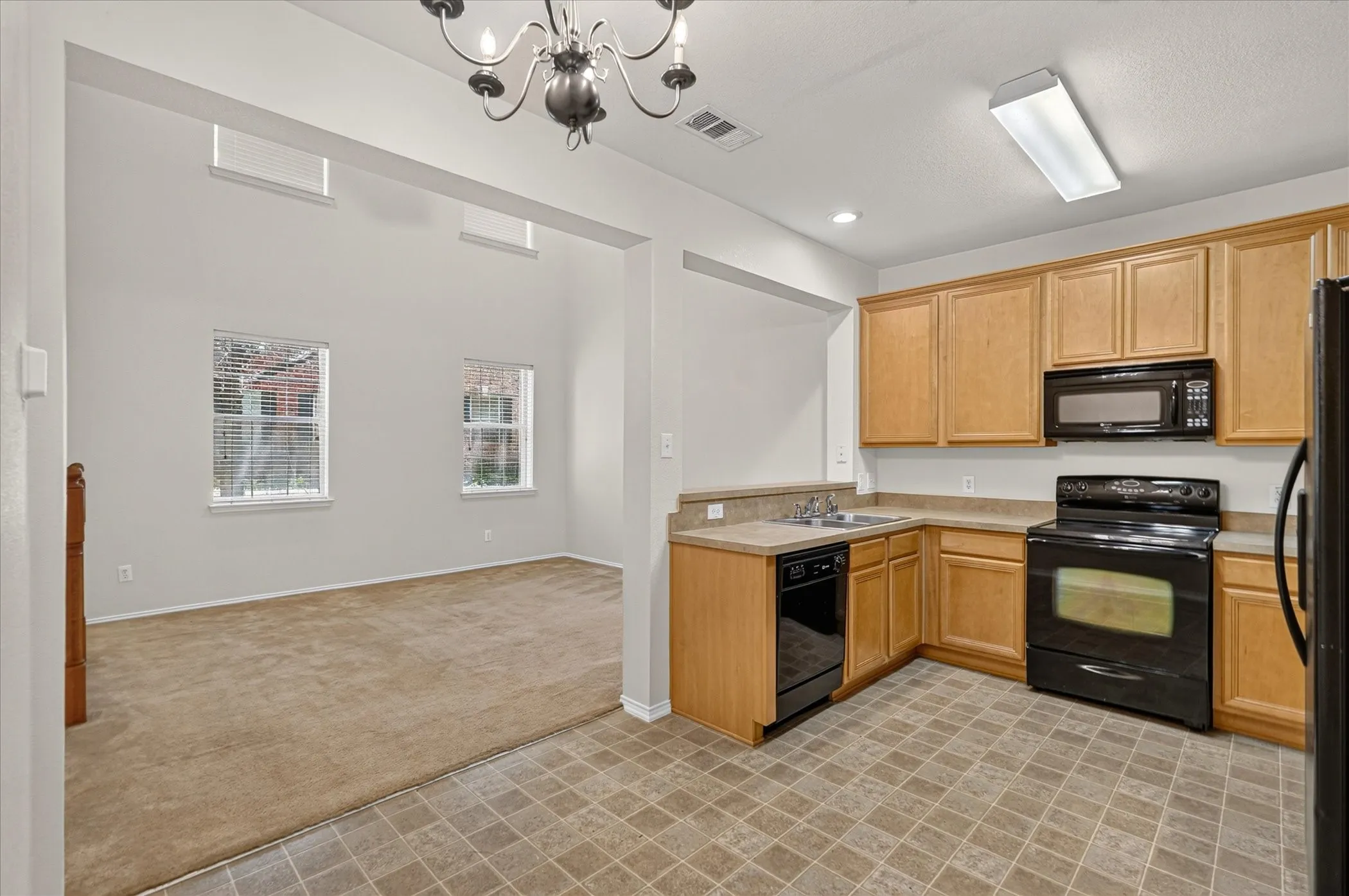 Townhouse For Sale in Collin County , 4020 Kyndra Circle, Richardson, Texas 75082, 2 Bedroom, 2 Bathroom, 2 Garage spaces, 1,234 Sqft, built in 2004, mls#21365357, Real Estate Agent in Richardson, Homes For Sale in Collin county, Homes For Sale in Richardson, Realtor in Richardson Texas, Real Estate Brokerage Independent Realty Texas, Luminita Cordes Realtor