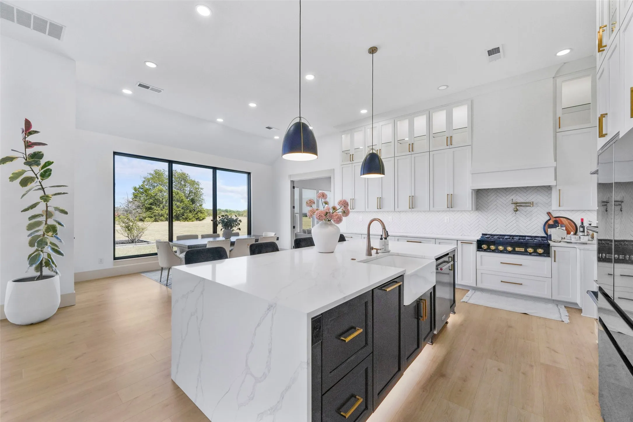 Single Family Residence For Sale in Hunt County , 2315 Doe Crossing, Caddo Mills, Texas 75135, 3 Bedroom, 4 Bathroom, 2 Garage spaces, 2,944 Sqft, built in 2022, mls#21365874, Real Estate Agent in Caddo Mills, Homes For Sale in Hunt county, Homes For Sale in Caddo Mills, Realtor in Caddo Mills Texas, Real Estate Brokerage Independent Realty Texas, Luminita Cordes Realtor