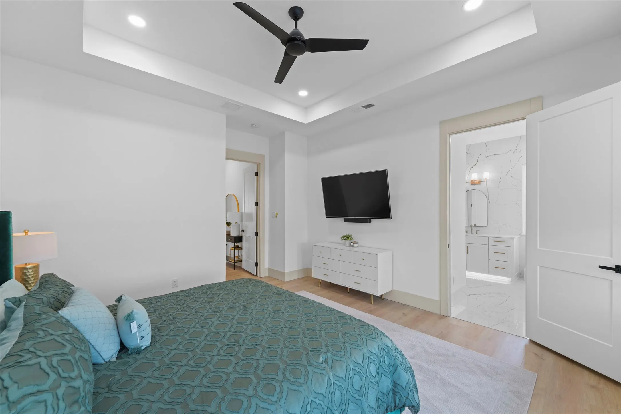 Single Family Residence For Sale in Hunt County , 2315 Doe Crossing, Caddo Mills, Texas 75135, 3 Bedroom, 4 Bathroom, 2 Garage spaces, 2,944 Sqft, built in 2022, mls#21365874, Real Estate Agent in Caddo Mills, Homes For Sale in Hunt county, Homes For Sale in Caddo Mills, Realtor in Caddo Mills Texas, Real Estate Brokerage Independent Realty Texas, Luminita Cordes Realtor
