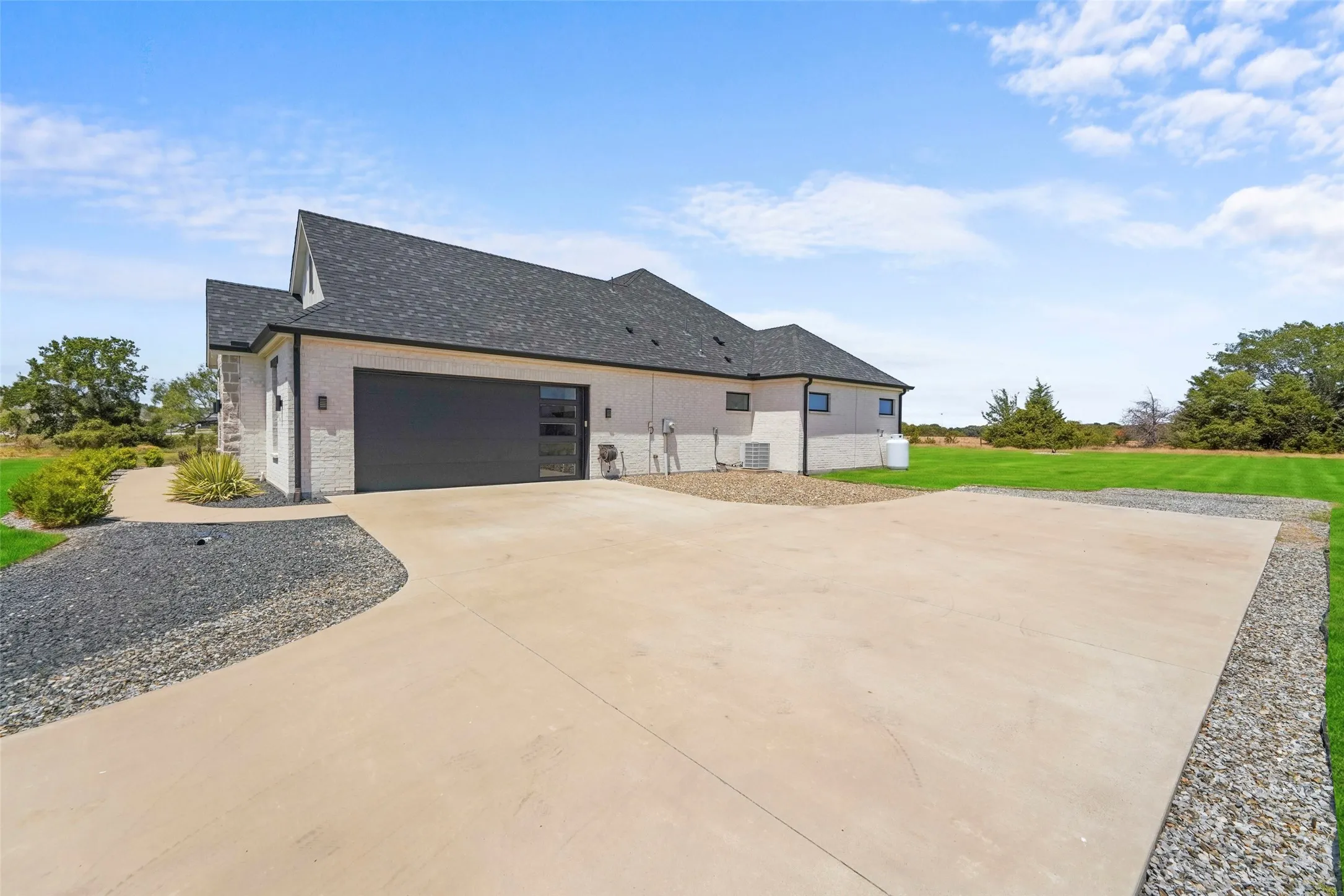 Single Family Residence For Sale in Hunt County , 2315 Doe Crossing, Caddo Mills, Texas 75135, 3 Bedroom, 4 Bathroom, 2 Garage spaces, 2,944 Sqft, built in 2022, mls#21365874, Real Estate Agent in Caddo Mills, Homes For Sale in Hunt county, Homes For Sale in Caddo Mills, Realtor in Caddo Mills Texas, Real Estate Brokerage Independent Realty Texas, Luminita Cordes Realtor