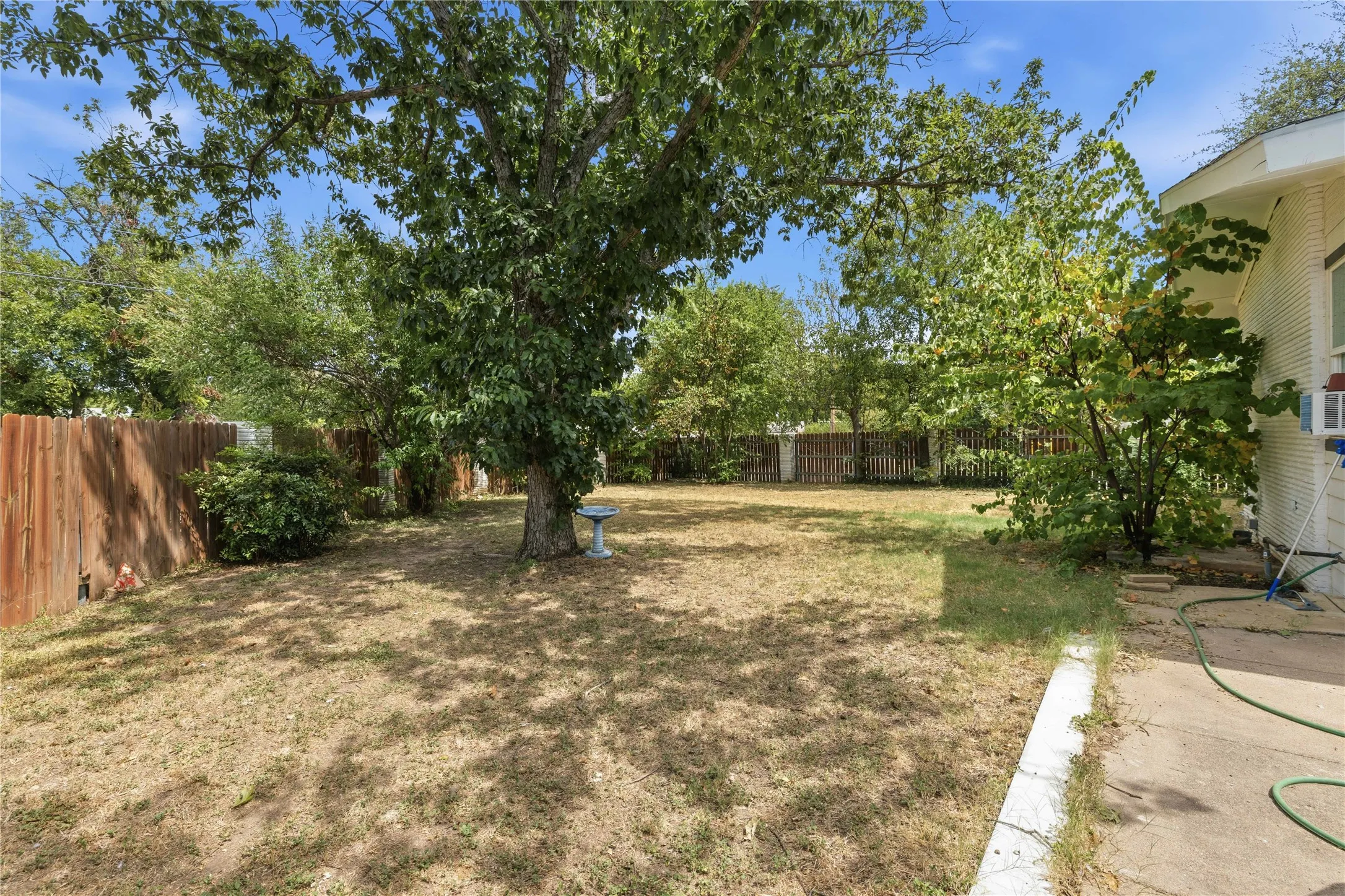 Single Family Residence For Sale in Brown County , 2006 11th Street, Brownwood, Texas 76801, 3 Bedroom, 3 Bathroom, Garage spaces, 2,353 Sqft, built in 0, mls#21366528, Real Estate Agent in Brownwood, Homes For Sale in Brown county, Homes For Sale in Brownwood, Realtor in Brownwood Texas, Real Estate Brokerage Independent Realty Texas, Luminita Cordes Realtor