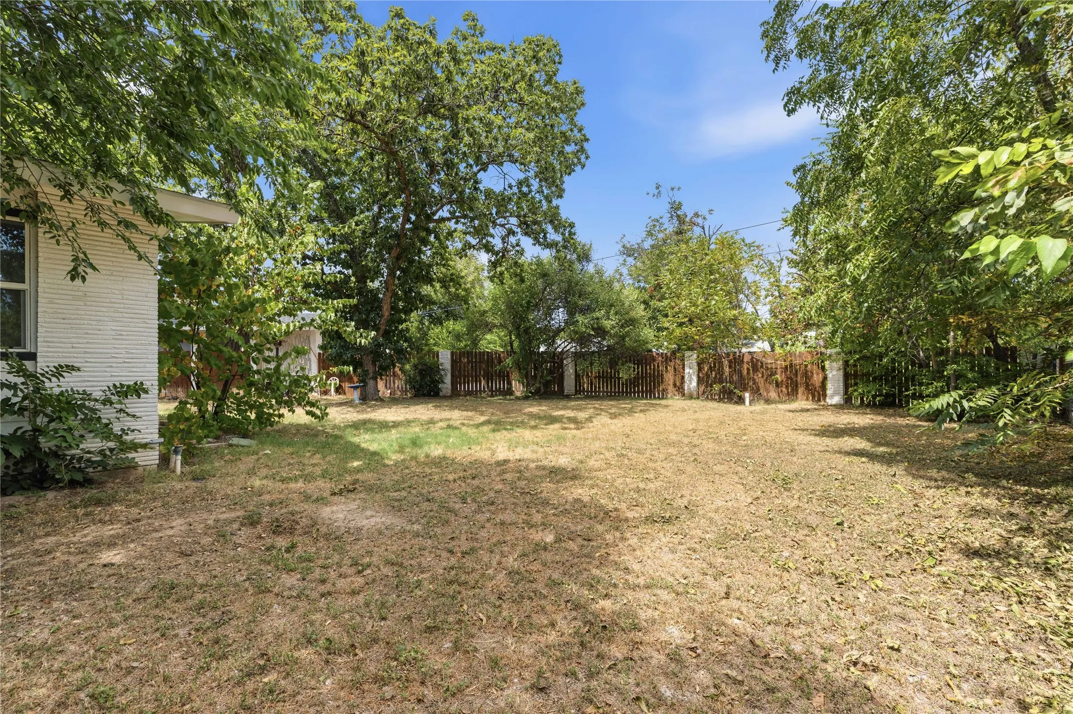 Single Family Residence For Sale in Brown County , 2006 11th Street, Brownwood, Texas 76801, 3 Bedroom, 3 Bathroom, Garage spaces, 2,353 Sqft, built in 0, mls#21366528, Real Estate Agent in Brownwood, Homes For Sale in Brown county, Homes For Sale in Brownwood, Realtor in Brownwood Texas, Real Estate Brokerage Independent Realty Texas, Luminita Cordes Realtor