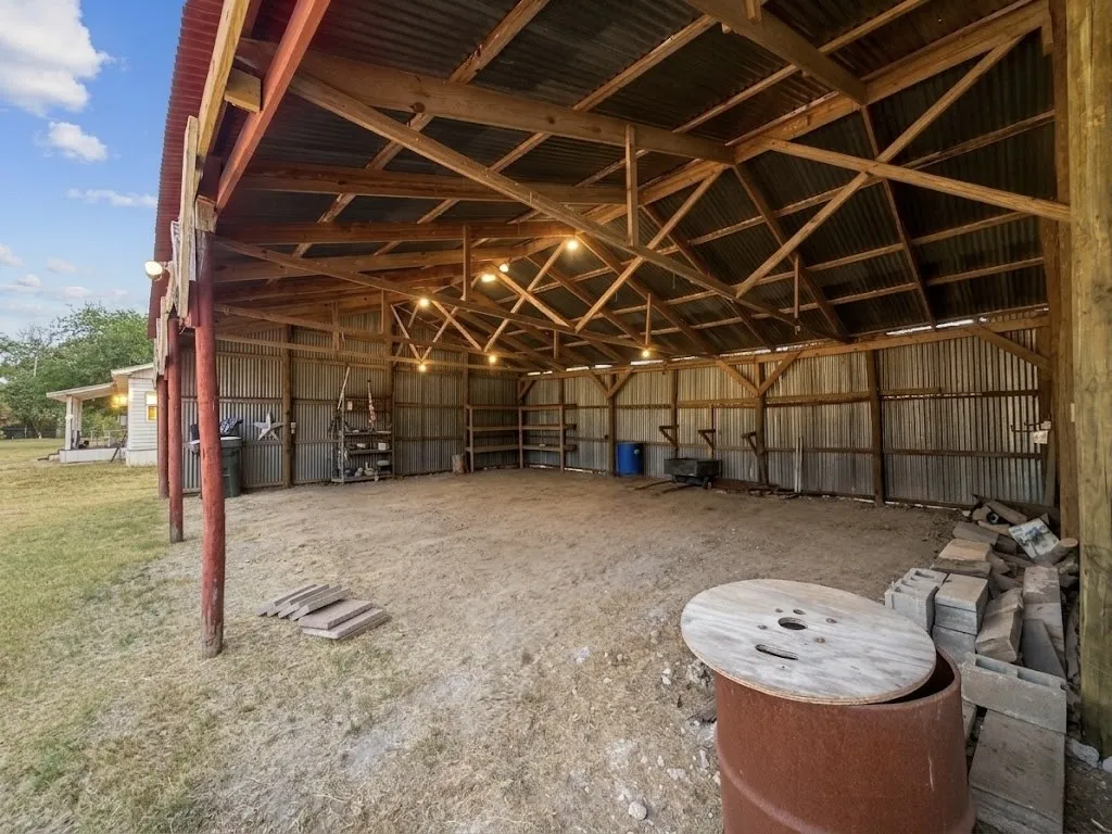 Farm For Sale in Van Zandt County , 32951 Fm 47, Mabank, Texas 75147, 4 Bedroom, 2 Bathroom, Garage spaces, 1,700 Sqft, built in 1975, mls#21366468, Real Estate Agent in Mabank, Homes For Sale in Van Zandt county, Homes For Sale in Mabank, Realtor in Mabank Texas, Real Estate Brokerage Independent Realty Texas, Luminita Cordes Realtor