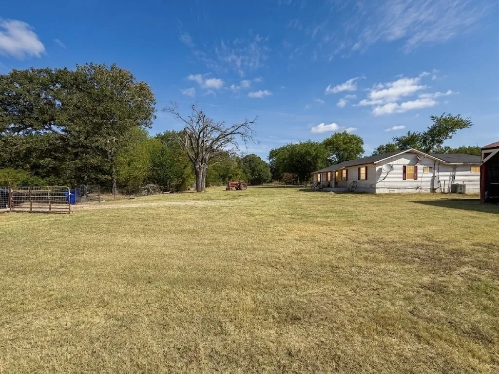 Farm For Sale in Van Zandt County , 32951 Fm 47, Mabank, Texas 75147, 4 Bedroom, 2 Bathroom, Garage spaces, 1,700 Sqft, built in 1975, mls#21366468, Real Estate Agent in Mabank, Homes For Sale in Van Zandt county, Homes For Sale in Mabank, Realtor in Mabank Texas, Real Estate Brokerage Independent Realty Texas, Luminita Cordes Realtor