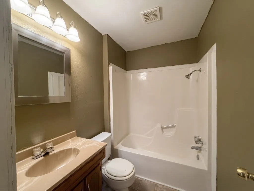 Farm For Sale in Van Zandt County , 32951 Fm 47, Mabank, Texas 75147, 4 Bedroom, 2 Bathroom, Garage spaces, 1,700 Sqft, built in 1975, mls#21366468, Real Estate Agent in Mabank, Homes For Sale in Van Zandt county, Homes For Sale in Mabank, Realtor in Mabank Texas, Real Estate Brokerage Independent Realty Texas, Luminita Cordes Realtor