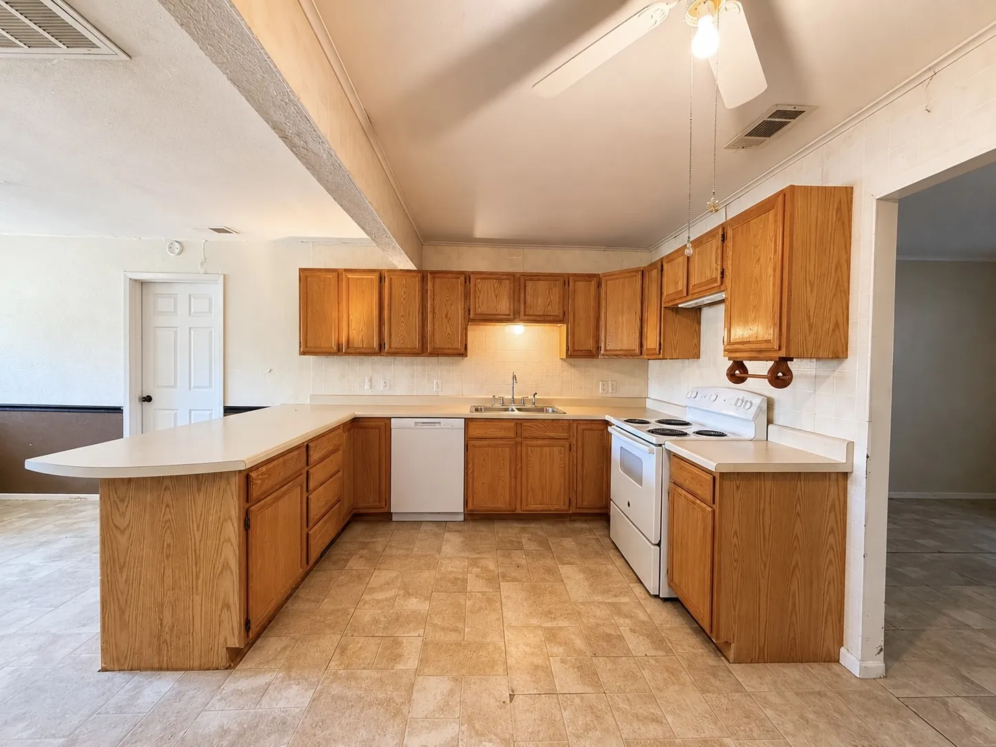 Farm For Sale in Van Zandt County , 32951 Fm 47, Mabank, Texas 75147, 4 Bedroom, 2 Bathroom, Garage spaces, 1,700 Sqft, built in 1975, mls#21366468, Real Estate Agent in Mabank, Homes For Sale in Van Zandt county, Homes For Sale in Mabank, Realtor in Mabank Texas, Real Estate Brokerage Independent Realty Texas, Luminita Cordes Realtor