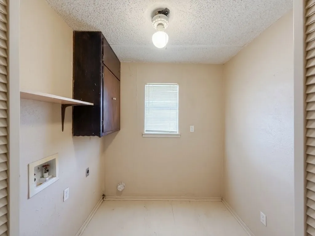 Farm For Sale in Van Zandt County , 32951 Fm 47, Mabank, Texas 75147, 4 Bedroom, 2 Bathroom, Garage spaces, 1,700 Sqft, built in 1975, mls#21366468, Real Estate Agent in Mabank, Homes For Sale in Van Zandt county, Homes For Sale in Mabank, Realtor in Mabank Texas, Real Estate Brokerage Independent Realty Texas, Luminita Cordes Realtor