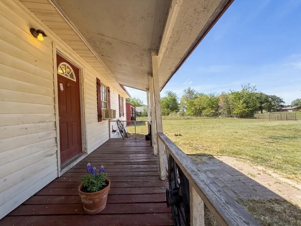 Farm For Sale in Van Zandt County , 32951 Fm 47, Mabank, Texas 75147, 4 Bedroom, 2 Bathroom, Garage spaces, 1,700 Sqft, built in 1975, mls#21366468, Real Estate Agent in Mabank, Homes For Sale in Van Zandt county, Homes For Sale in Mabank, Realtor in Mabank Texas, Real Estate Brokerage Independent Realty Texas, Luminita Cordes Realtor