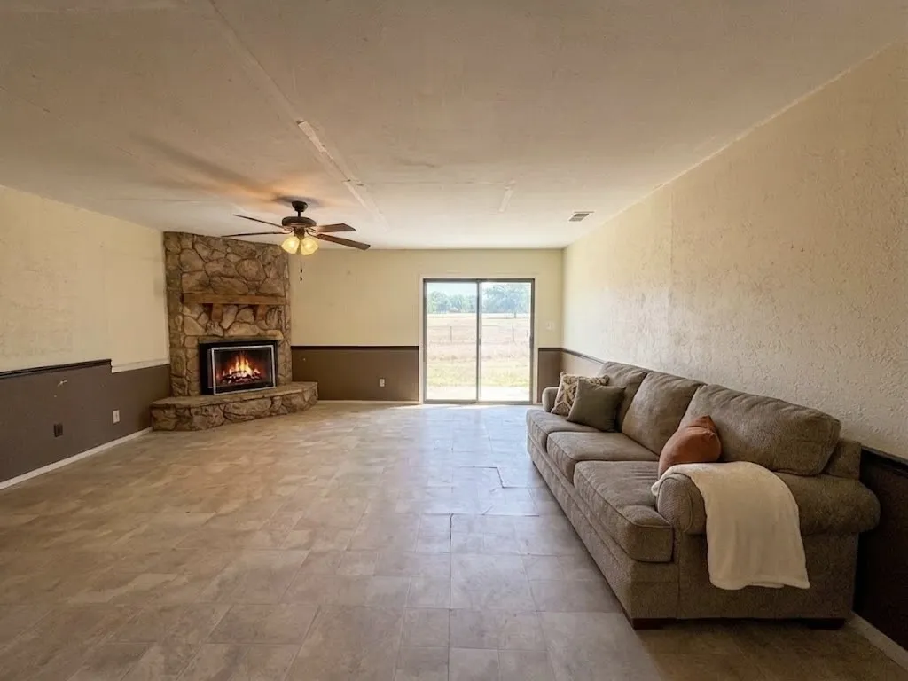 Farm For Sale in Van Zandt County , 32951 Fm 47, Mabank, Texas 75147, 4 Bedroom, 2 Bathroom, Garage spaces, 1,700 Sqft, built in 1975, mls#21366468, Real Estate Agent in Mabank, Homes For Sale in Van Zandt county, Homes For Sale in Mabank, Realtor in Mabank Texas, Real Estate Brokerage Independent Realty Texas, Luminita Cordes Realtor