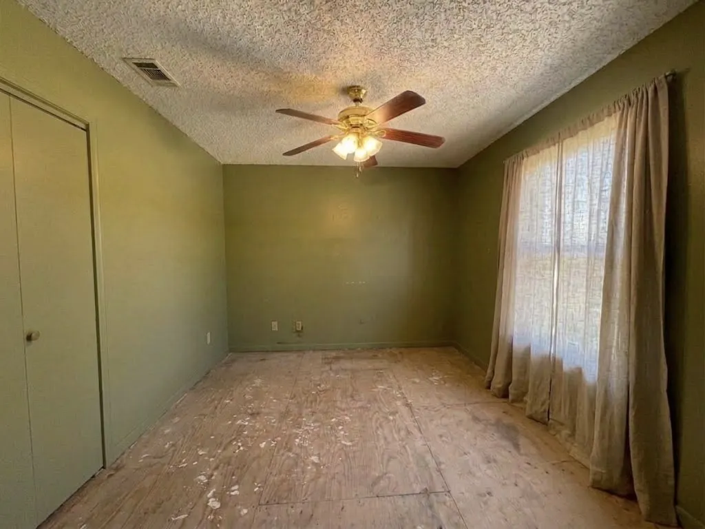 Farm For Sale in Van Zandt County , 32951 Fm 47, Mabank, Texas 75147, 4 Bedroom, 2 Bathroom, Garage spaces, 1,700 Sqft, built in 1975, mls#21366468, Real Estate Agent in Mabank, Homes For Sale in Van Zandt county, Homes For Sale in Mabank, Realtor in Mabank Texas, Real Estate Brokerage Independent Realty Texas, Luminita Cordes Realtor