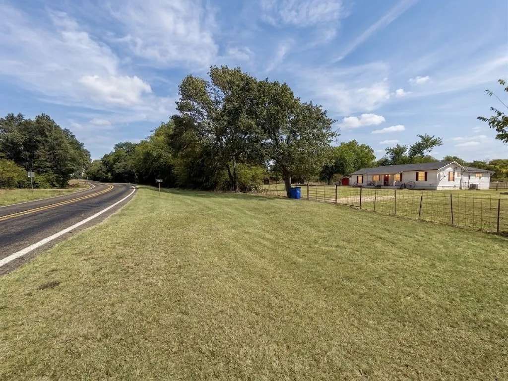 Farm For Sale in Van Zandt County , 32951 Fm 47, Mabank, Texas 75147, 4 Bedroom, 2 Bathroom, Garage spaces, 1,700 Sqft, built in 1975, mls#21366468, Real Estate Agent in Mabank, Homes For Sale in Van Zandt county, Homes For Sale in Mabank, Realtor in Mabank Texas, Real Estate Brokerage Independent Realty Texas, Luminita Cordes Realtor