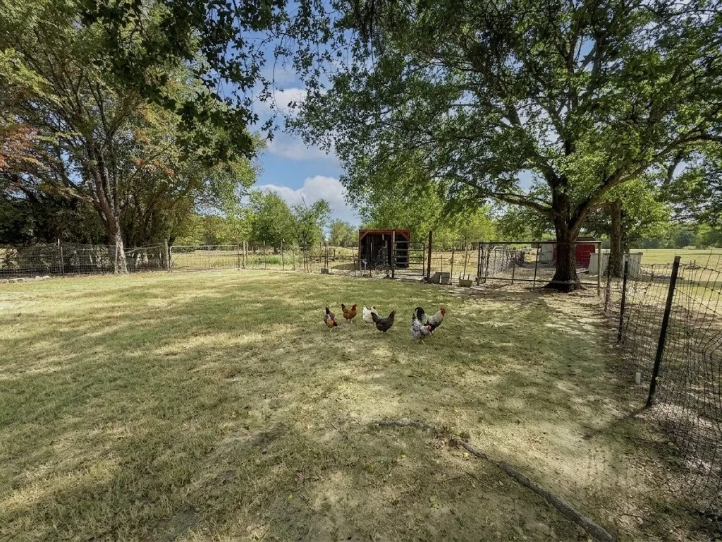 Farm For Sale in Van Zandt County , 32951 Fm 47, Mabank, Texas 75147, 4 Bedroom, 2 Bathroom, Garage spaces, 1,700 Sqft, built in 1975, mls#21366468, Real Estate Agent in Mabank, Homes For Sale in Van Zandt county, Homes For Sale in Mabank, Realtor in Mabank Texas, Real Estate Brokerage Independent Realty Texas, Luminita Cordes Realtor