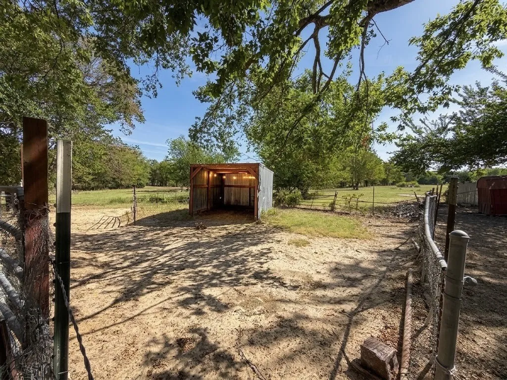Farm For Sale in Van Zandt County , 32951 Fm 47, Mabank, Texas 75147, 4 Bedroom, 2 Bathroom, Garage spaces, 1,700 Sqft, built in 1975, mls#21366468, Real Estate Agent in Mabank, Homes For Sale in Van Zandt county, Homes For Sale in Mabank, Realtor in Mabank Texas, Real Estate Brokerage Independent Realty Texas, Luminita Cordes Realtor