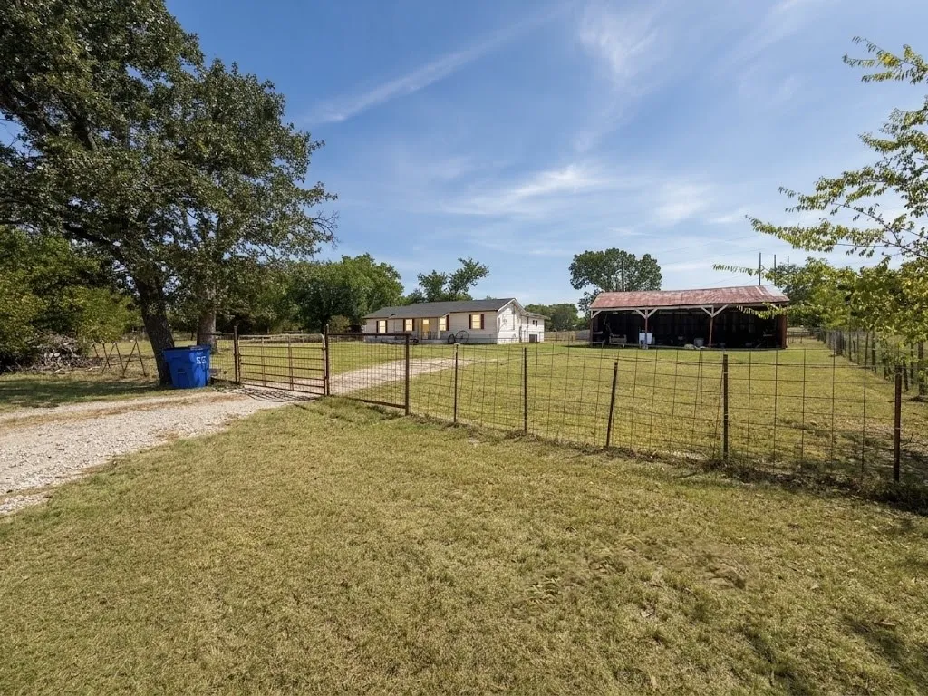 Farm For Sale in Van Zandt County , 32951 Fm 47, Mabank, Texas 75147, 4 Bedroom, 2 Bathroom, Garage spaces, 1,700 Sqft, built in 1975, mls#21366468, Real Estate Agent in Mabank, Homes For Sale in Van Zandt county, Homes For Sale in Mabank, Realtor in Mabank Texas, Real Estate Brokerage Independent Realty Texas, Luminita Cordes Realtor