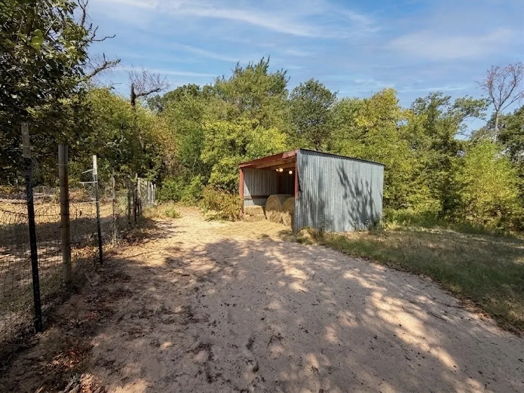 Farm For Sale in Van Zandt County , 32951 Fm 47, Mabank, Texas 75147, 4 Bedroom, 2 Bathroom, Garage spaces, 1,700 Sqft, built in 1975, mls#21366468, Real Estate Agent in Mabank, Homes For Sale in Van Zandt county, Homes For Sale in Mabank, Realtor in Mabank Texas, Real Estate Brokerage Independent Realty Texas, Luminita Cordes Realtor