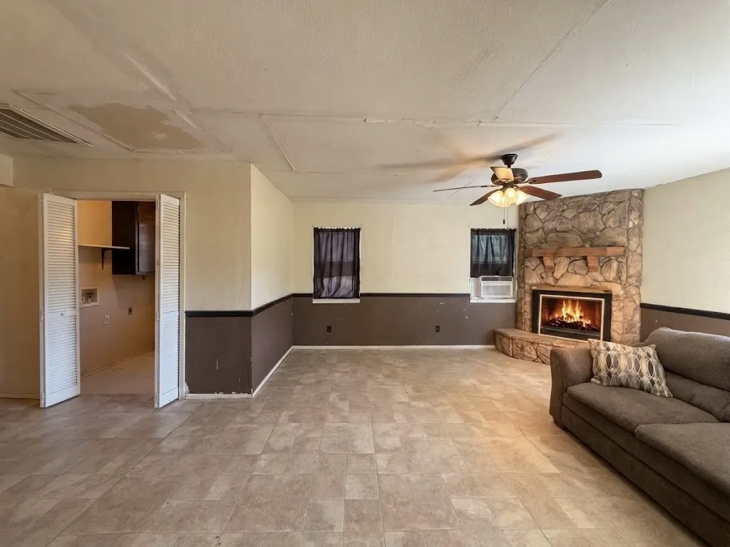 Farm For Sale in Van Zandt County , 32951 Fm 47, Mabank, Texas 75147, 4 Bedroom, 2 Bathroom, Garage spaces, 1,700 Sqft, built in 1975, mls#21366468, Real Estate Agent in Mabank, Homes For Sale in Van Zandt county, Homes For Sale in Mabank, Realtor in Mabank Texas, Real Estate Brokerage Independent Realty Texas, Luminita Cordes Realtor