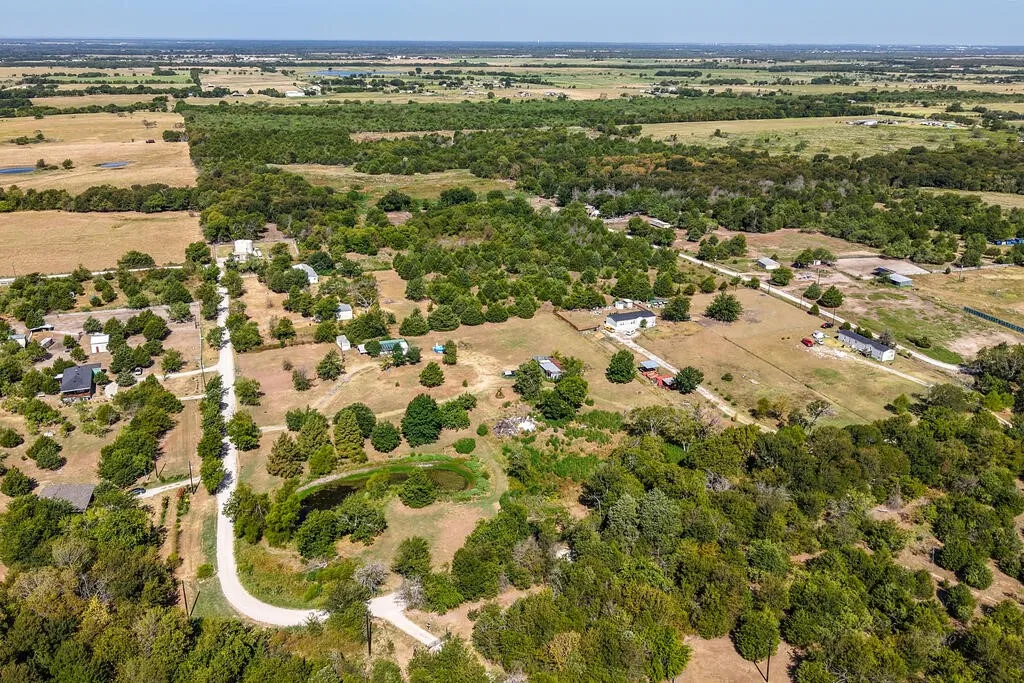 Single Family Residence For Sale in Kaufman County , 12706 County Road 4027, Kemp, Texas 75143, 3 Bedroom, 1 Bathroom, Garage spaces, 1,080 Sqft, built in 2017, mls#21365503, Real Estate Agent in Kemp, Homes For Sale in Kaufman county, Homes For Sale in Kemp, Realtor in Kemp Texas, Real Estate Brokerage Independent Realty Texas, Luminita Cordes Realtor