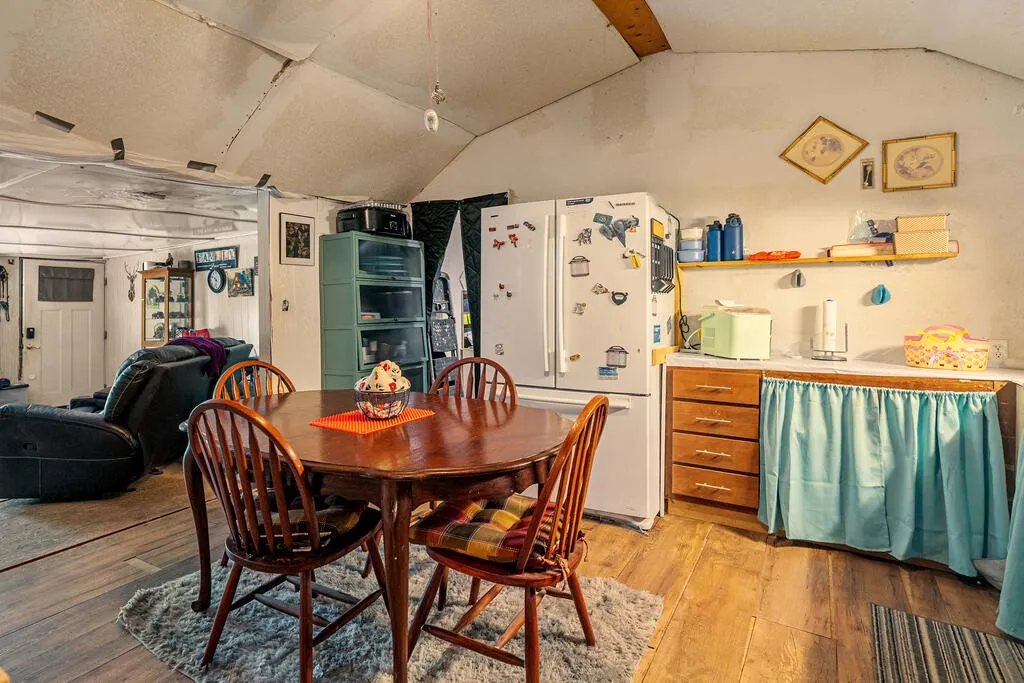 Single Family Residence For Sale in Kaufman County , 12706 County Road 4027, Kemp, Texas 75143, 3 Bedroom, 1 Bathroom, Garage spaces, 1,080 Sqft, built in 2017, mls#21365503, Real Estate Agent in Kemp, Homes For Sale in Kaufman county, Homes For Sale in Kemp, Realtor in Kemp Texas, Real Estate Brokerage Independent Realty Texas, Luminita Cordes Realtor