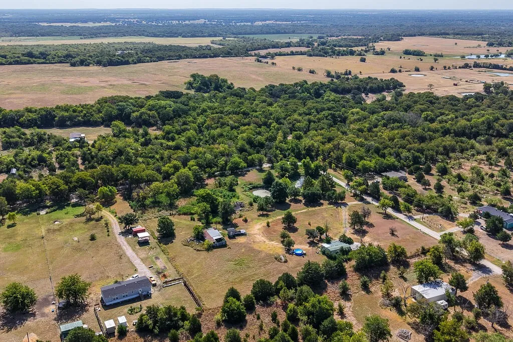 Single Family Residence For Sale in Kaufman County , 12706 County Road 4027, Kemp, Texas 75143, 3 Bedroom, 1 Bathroom, Garage spaces, 1,080 Sqft, built in 2017, mls#21365503, Real Estate Agent in Kemp, Homes For Sale in Kaufman county, Homes For Sale in Kemp, Realtor in Kemp Texas, Real Estate Brokerage Independent Realty Texas, Luminita Cordes Realtor