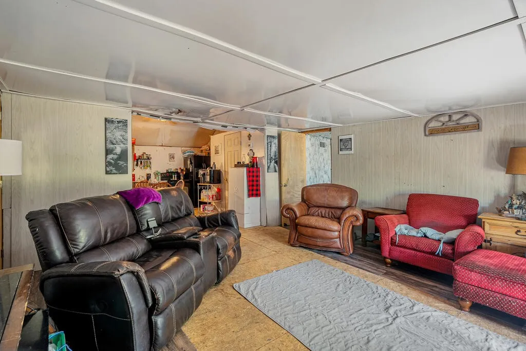 Single Family Residence For Sale in Kaufman County , 12706 County Road 4027, Kemp, Texas 75143, 3 Bedroom, 1 Bathroom, Garage spaces, 1,080 Sqft, built in 2017, mls#21365503, Real Estate Agent in Kemp, Homes For Sale in Kaufman county, Homes For Sale in Kemp, Realtor in Kemp Texas, Real Estate Brokerage Independent Realty Texas, Luminita Cordes Realtor