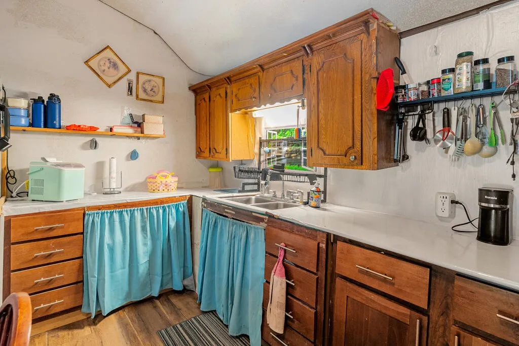 Single Family Residence For Sale in Kaufman County , 12706 County Road 4027, Kemp, Texas 75143, 3 Bedroom, 1 Bathroom, Garage spaces, 1,080 Sqft, built in 2017, mls#21365503, Real Estate Agent in Kemp, Homes For Sale in Kaufman county, Homes For Sale in Kemp, Realtor in Kemp Texas, Real Estate Brokerage Independent Realty Texas, Luminita Cordes Realtor