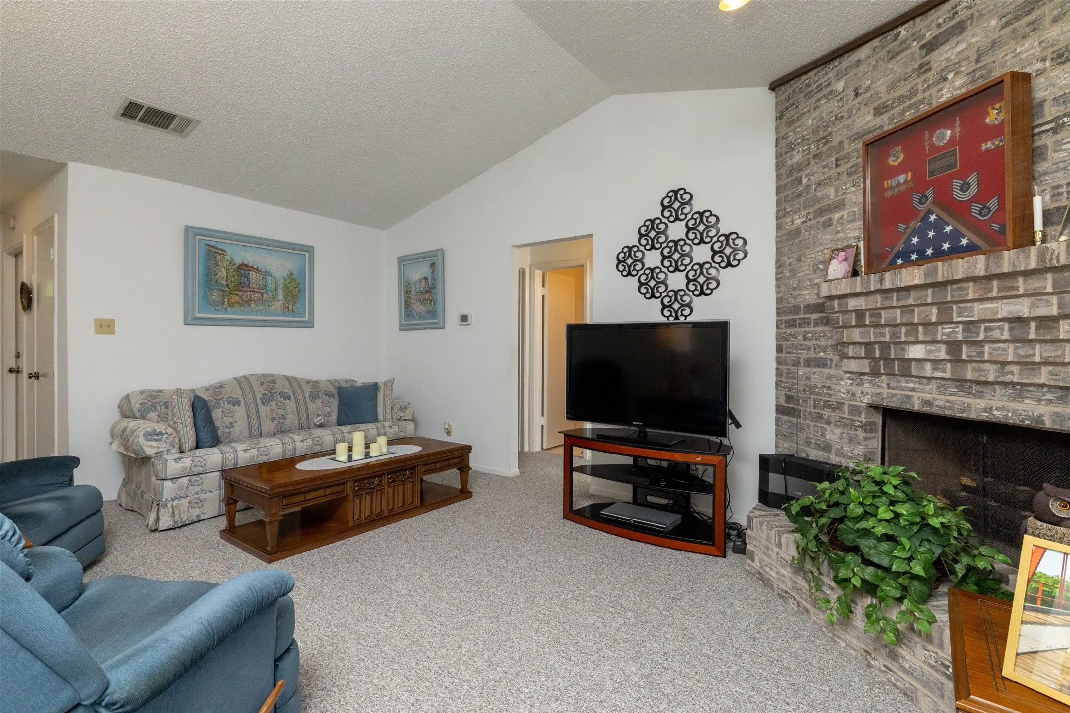 Single Family Residence For Sale in Tarrant County , 1309 Mercedes Street, Benbrook, Texas 76126, 3 Bedroom, 2 Bathroom, 2 Garage spaces, 1,349 Sqft, built in 1982, Price $315,000, mls#21366134, Real Estate Agent in Benbrook, Homes For Sale in Tarrant county, Homes For Sale in Benbrook, Realtor in Benbrook Texas, Real Estate Brokerage Independent Realty Texas, Luminita Cordes Realtor