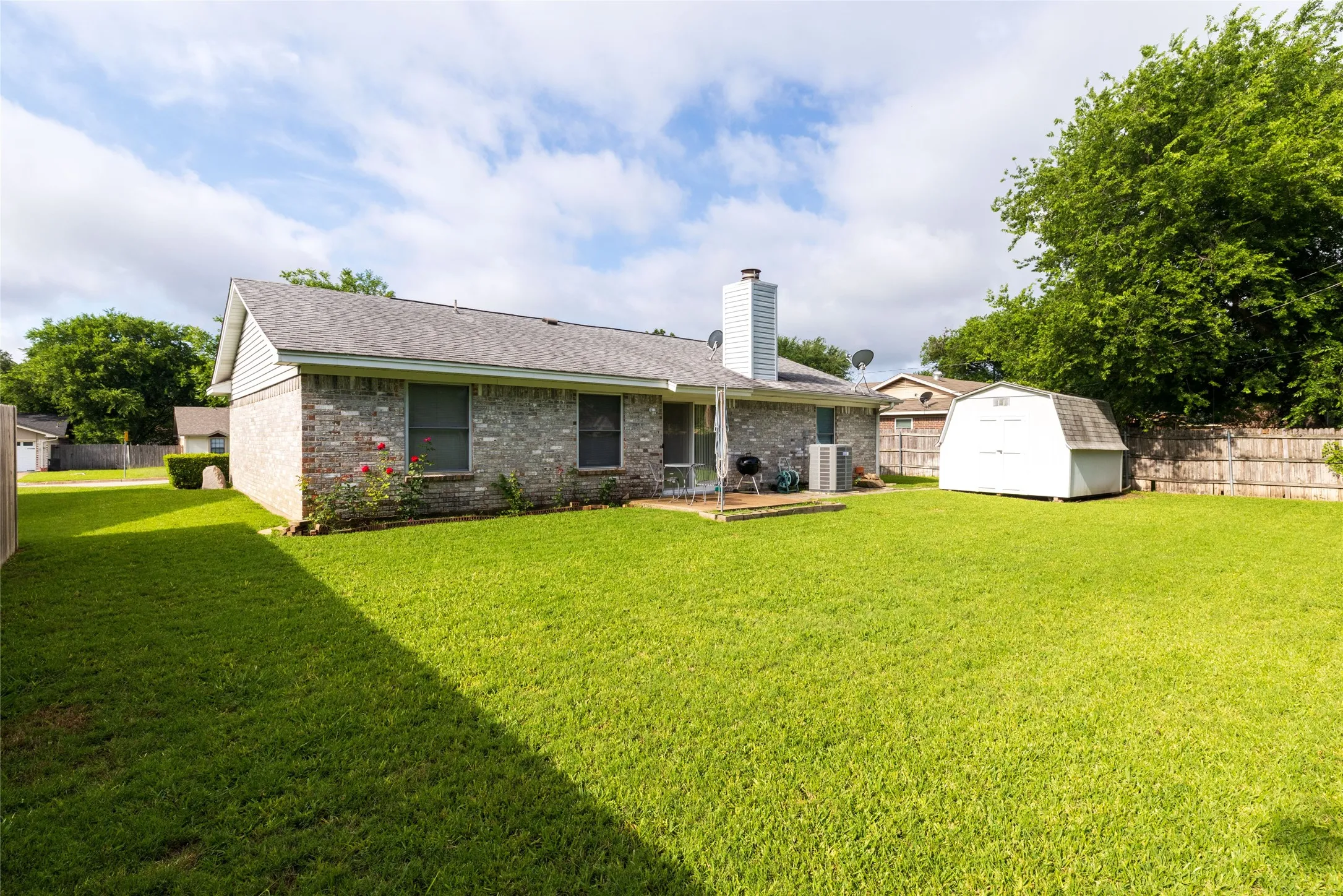 Single Family Residence For Sale in Tarrant County , 1309 Mercedes Street, Benbrook, Texas 76126, 3 Bedroom, 2 Bathroom, 2 Garage spaces, 1,349 Sqft, built in 1982, Price $315,000, mls#21366134, Real Estate Agent in Benbrook, Homes For Sale in Tarrant county, Homes For Sale in Benbrook, Realtor in Benbrook Texas, Real Estate Brokerage Independent Realty Texas, Luminita Cordes Realtor