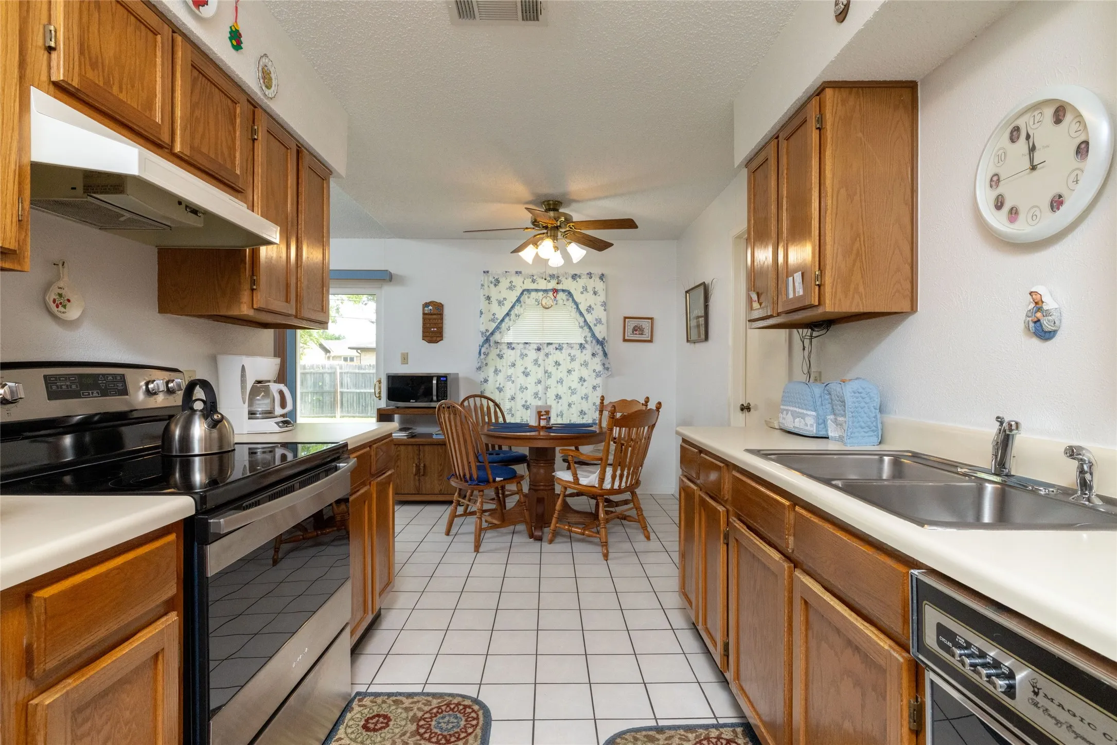 Single Family Residence For Sale in Tarrant County , 1309 Mercedes Street, Benbrook, Texas 76126, 3 Bedroom, 2 Bathroom, 2 Garage spaces, 1,349 Sqft, built in 1982, Price $315,000, mls#21366134, Real Estate Agent in Benbrook, Homes For Sale in Tarrant county, Homes For Sale in Benbrook, Realtor in Benbrook Texas, Real Estate Brokerage Independent Realty Texas, Luminita Cordes Realtor