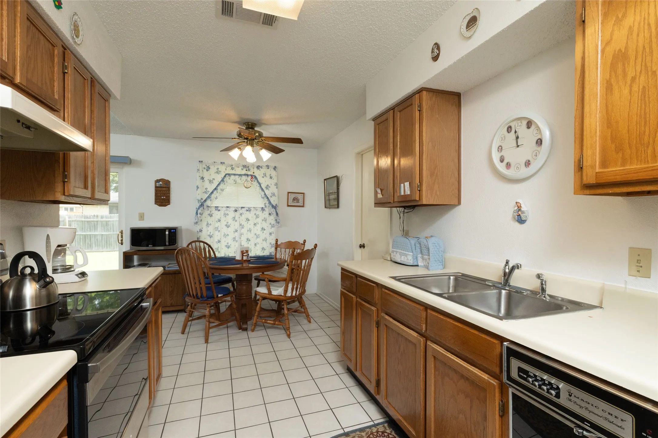 Single Family Residence For Sale in Tarrant County , 1309 Mercedes Street, Benbrook, Texas 76126, 3 Bedroom, 2 Bathroom, 2 Garage spaces, 1,349 Sqft, built in 1982, Price $315,000, mls#21366134, Real Estate Agent in Benbrook, Homes For Sale in Tarrant county, Homes For Sale in Benbrook, Realtor in Benbrook Texas, Real Estate Brokerage Independent Realty Texas, Luminita Cordes Realtor